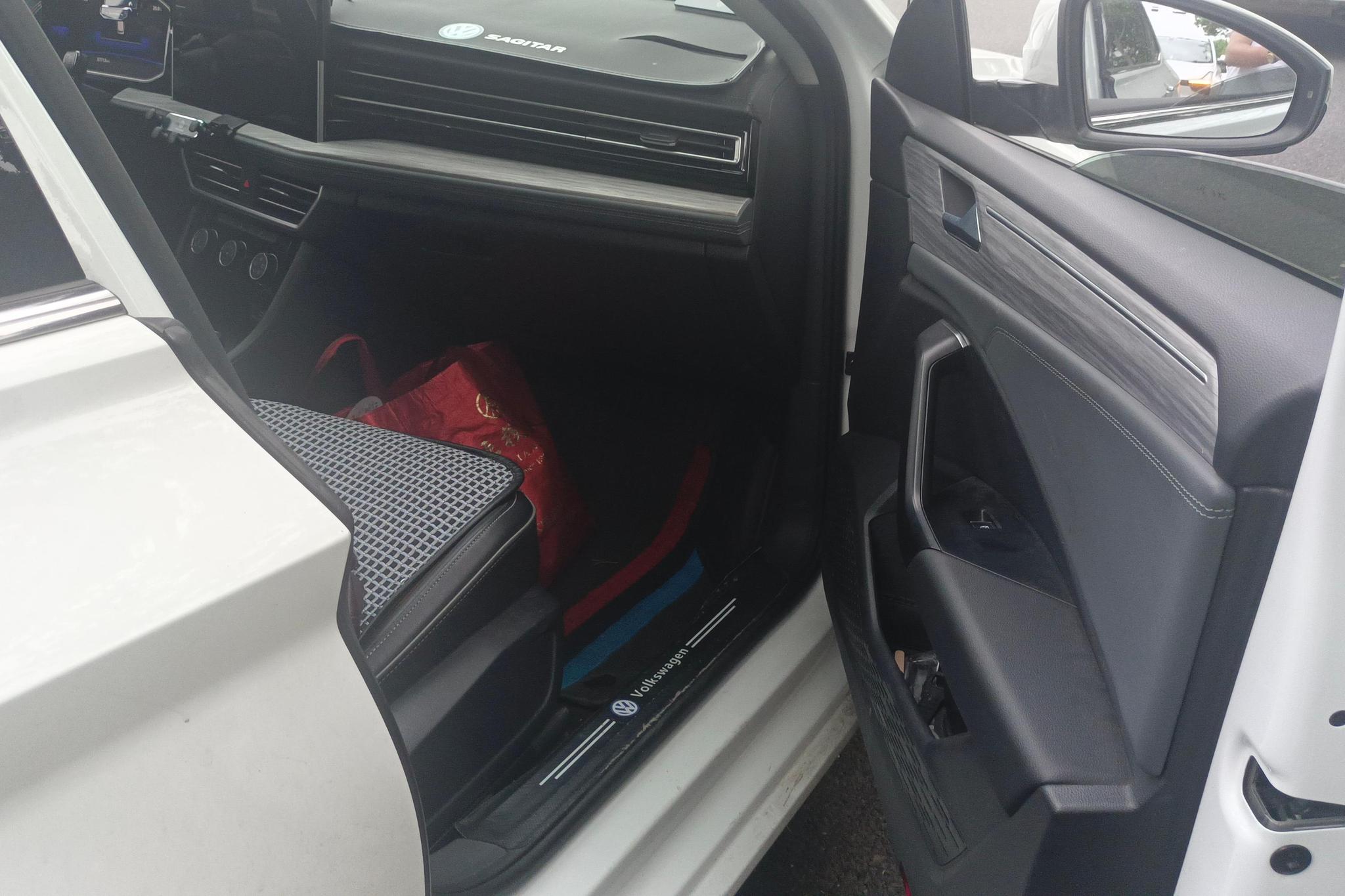 Volkswagen Sagitar 2024 300TSI DSG