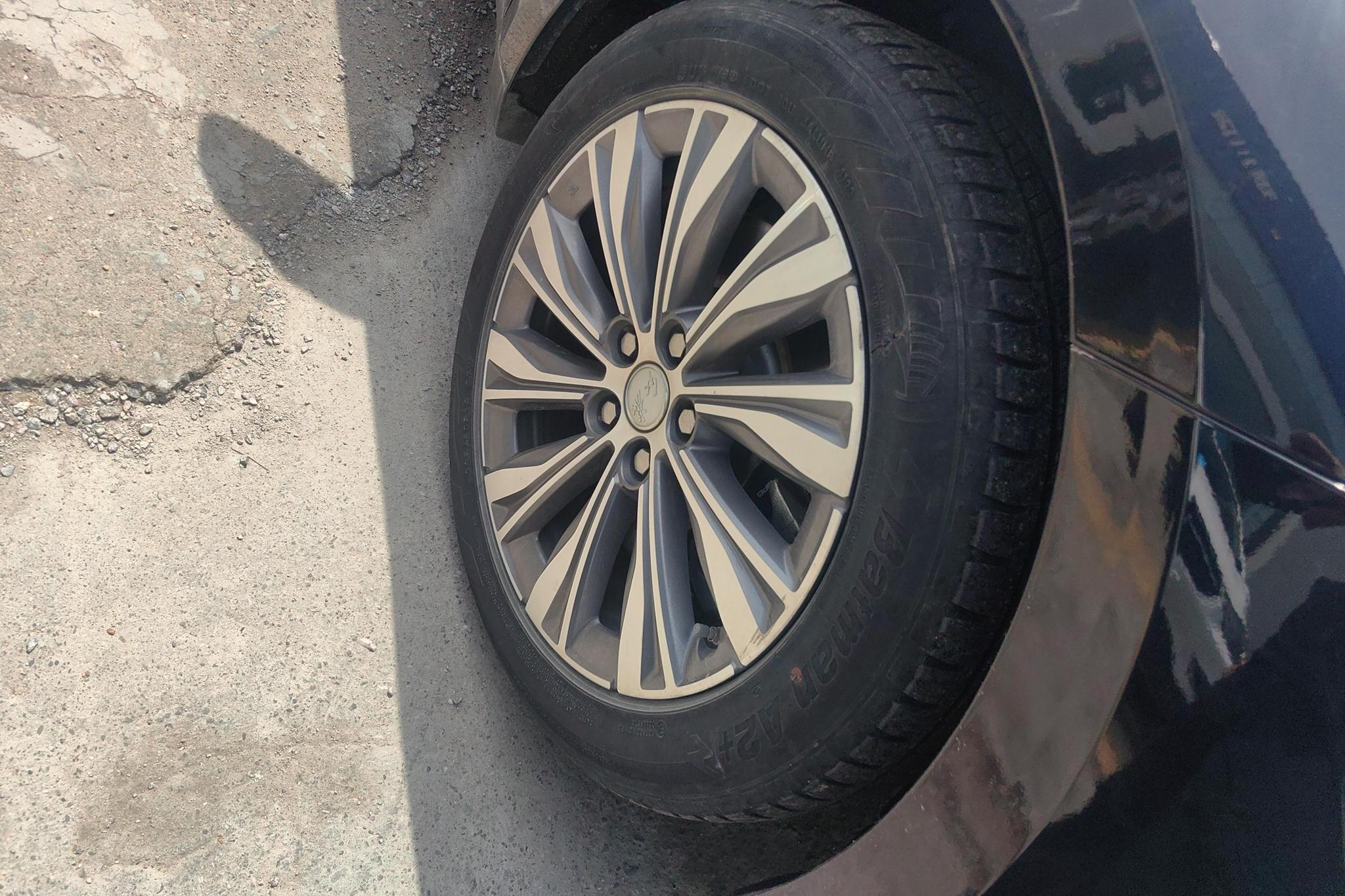 Hongqi E-QM5 2022 431km 5 мест