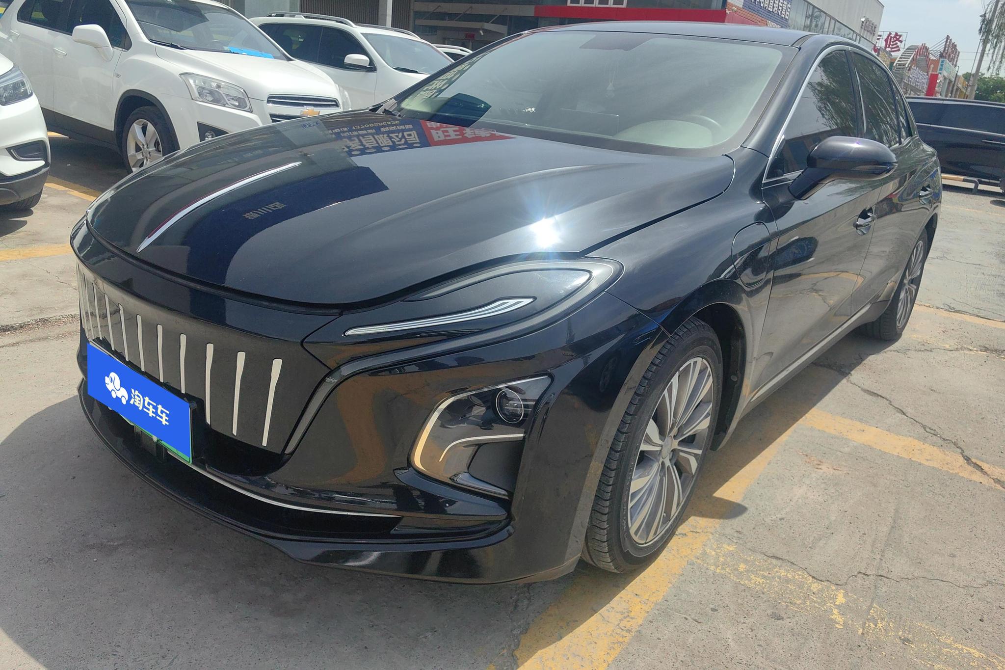 Hongqi E-QM5