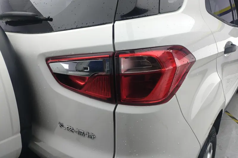 Ford EcoSport — фото 5