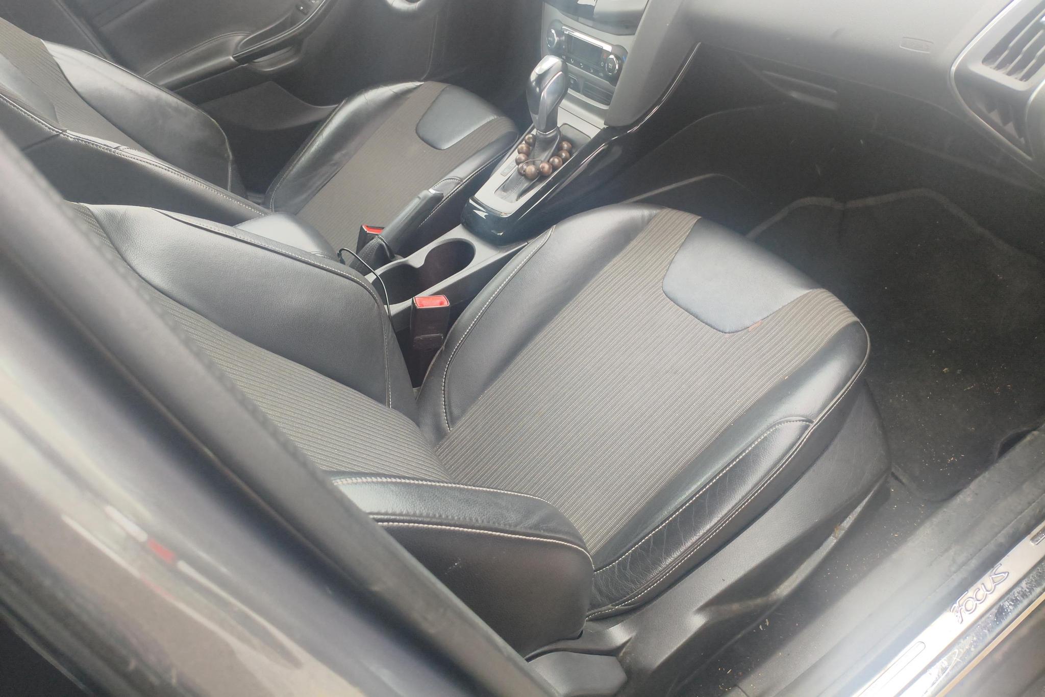 Ford Focus 2012 1.6L AT