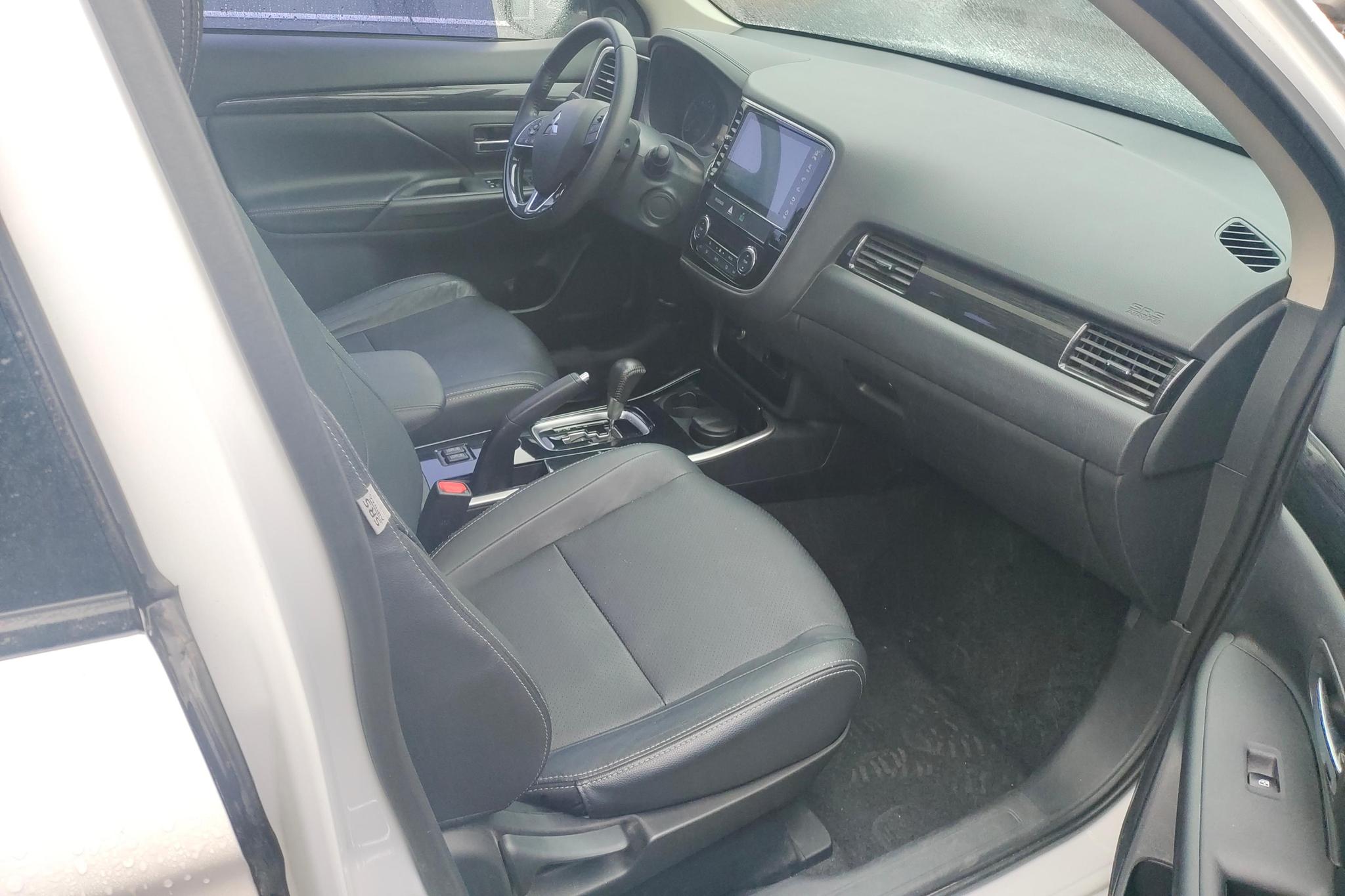 Mitsubishi Outlander 2017 2.0L 5 мест