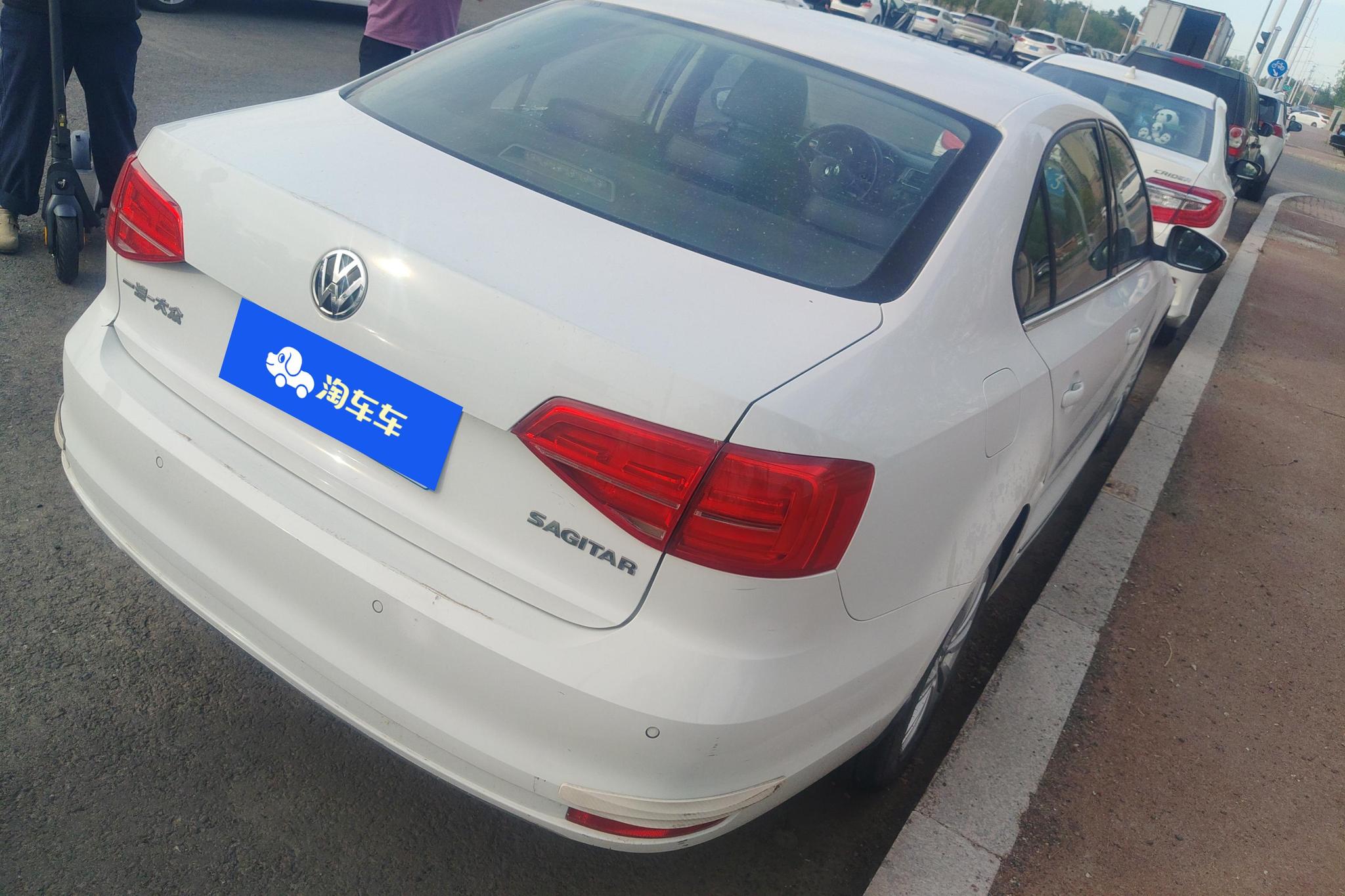 Volkswagen Sagitar 2015 1.6L AT Comfort