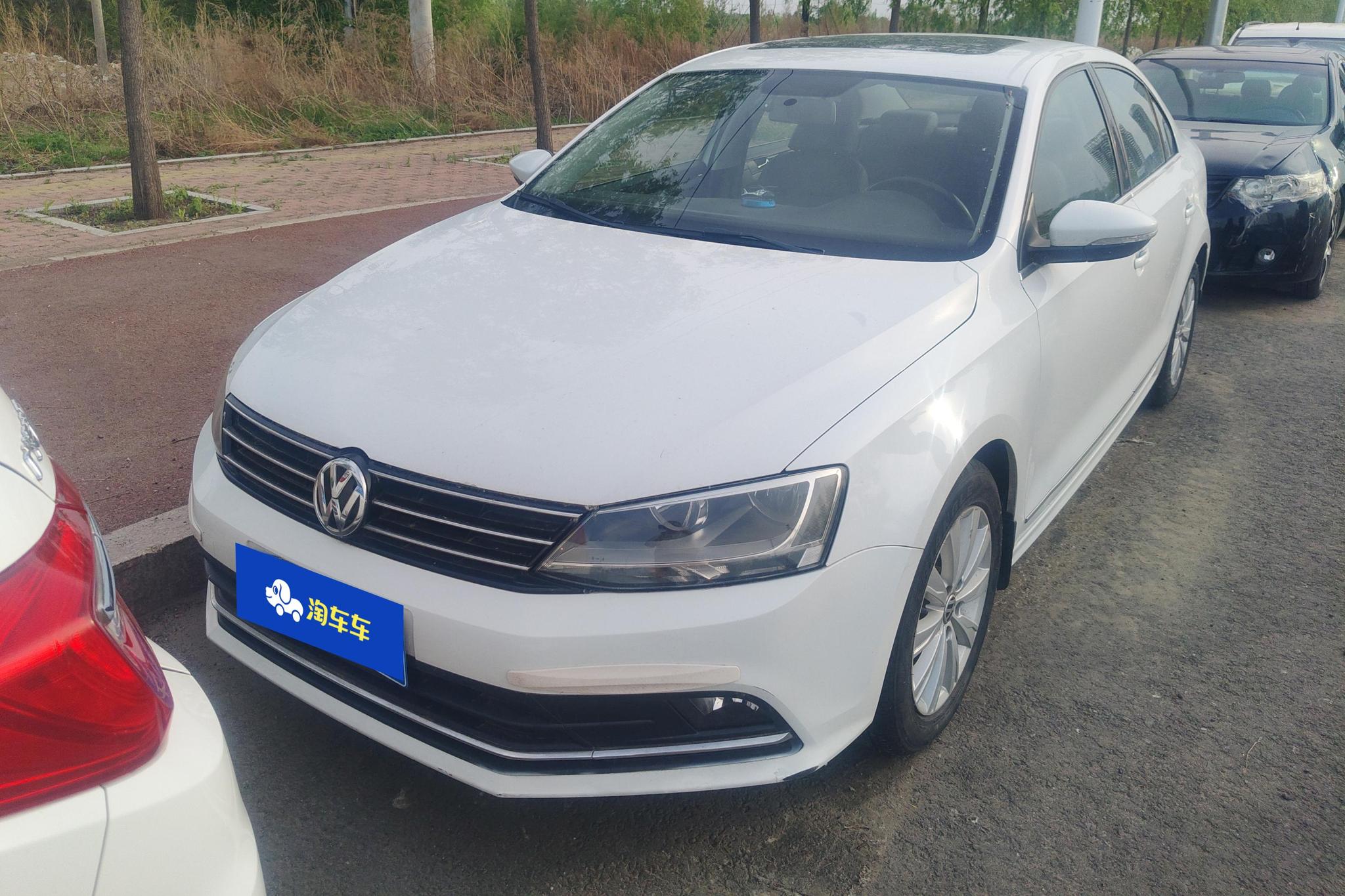 Volkswagen Sagitar 2015 1.6L AT Comfort