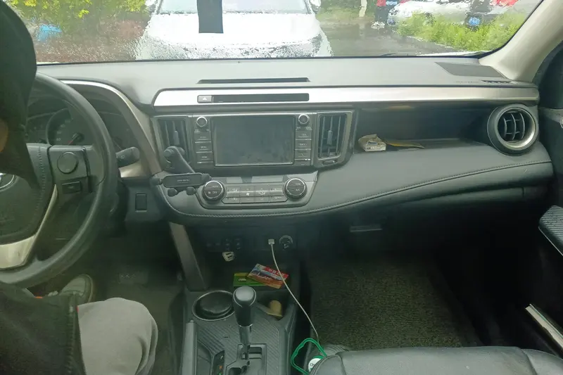 Toyota RAV4 — фото 6