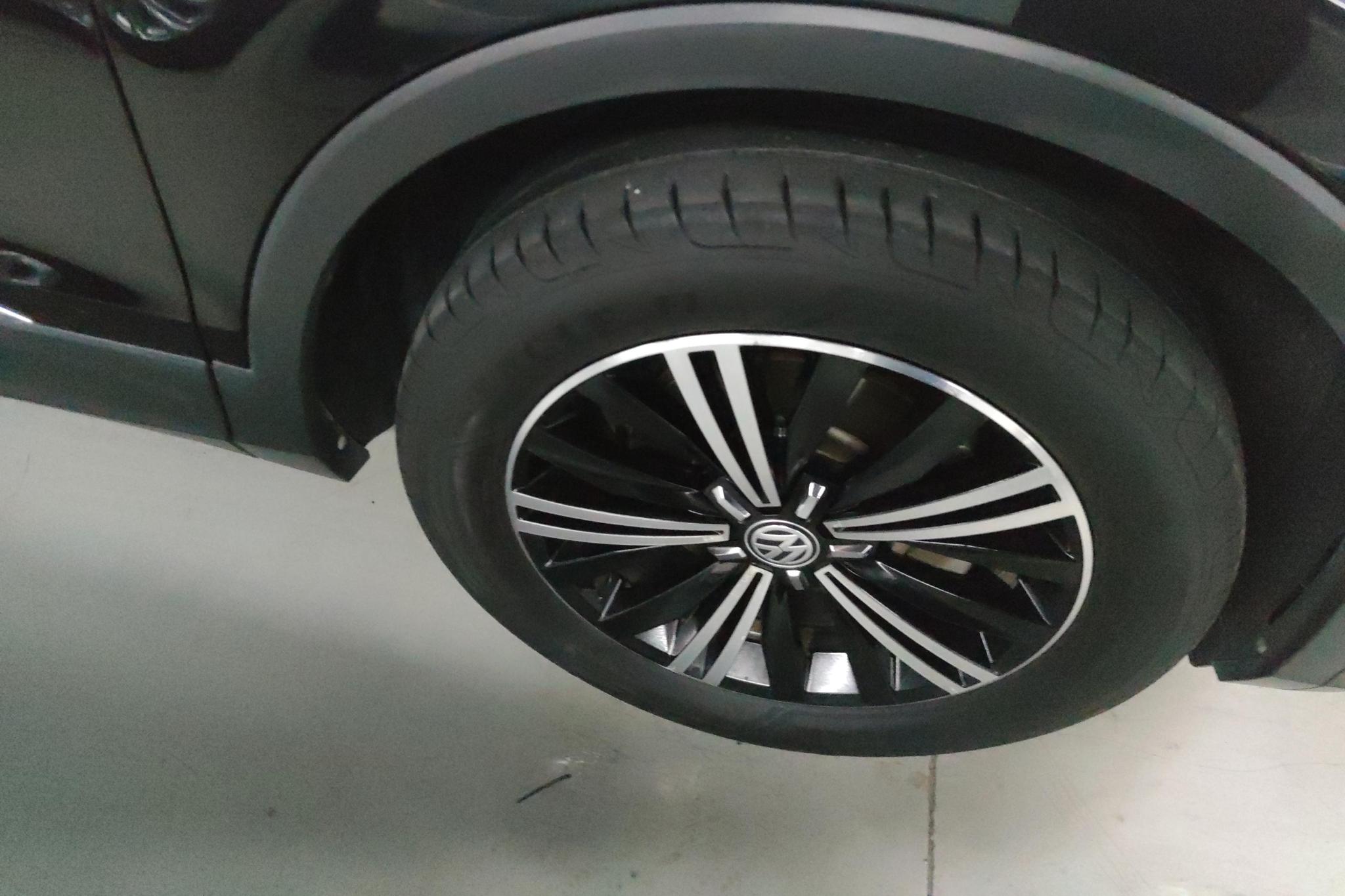 Volkswagen Tiguan L L 2020 330TSI AT Comfort V