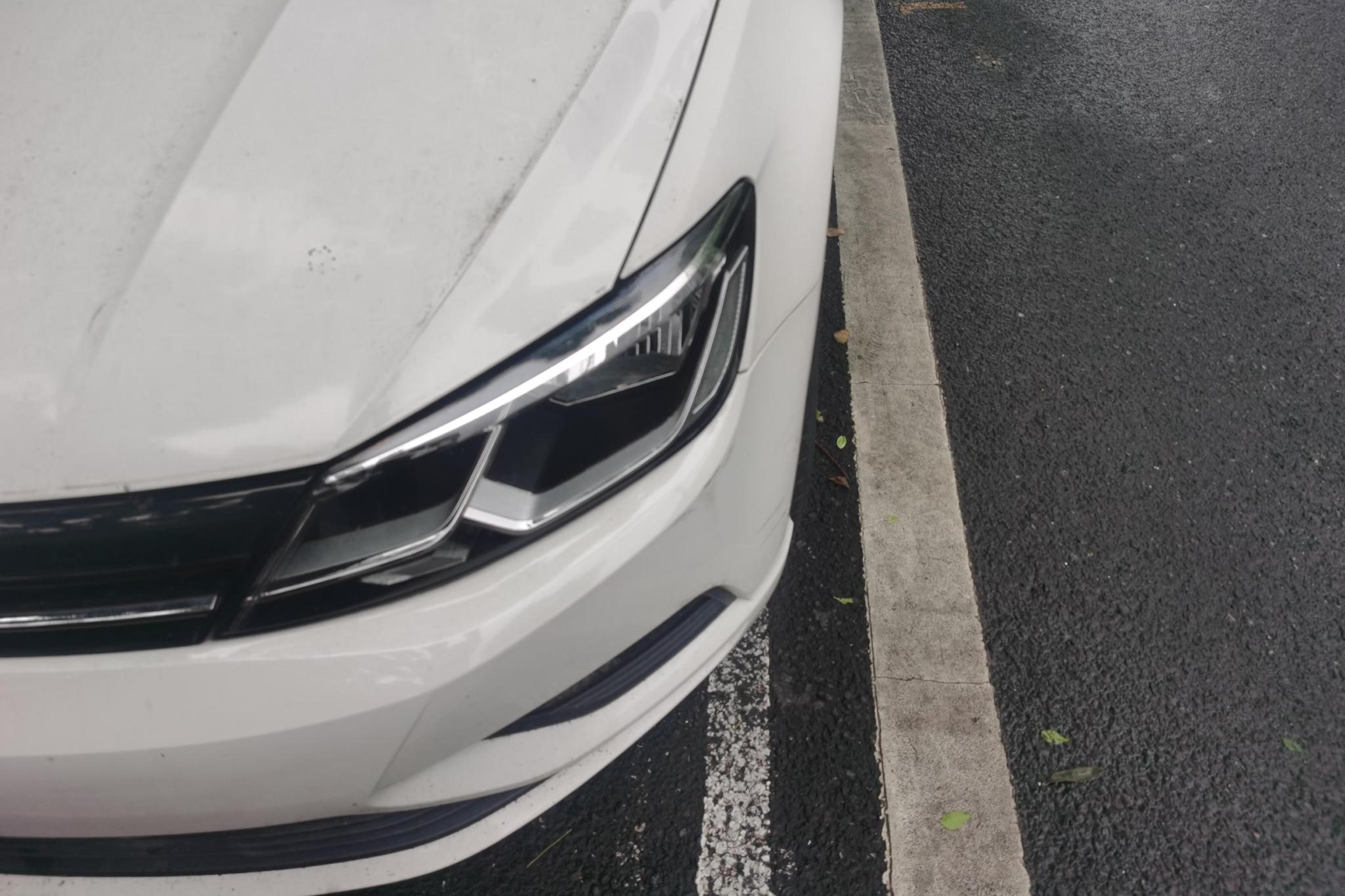 Volkswagen Lamando 2017 230TSI DSG