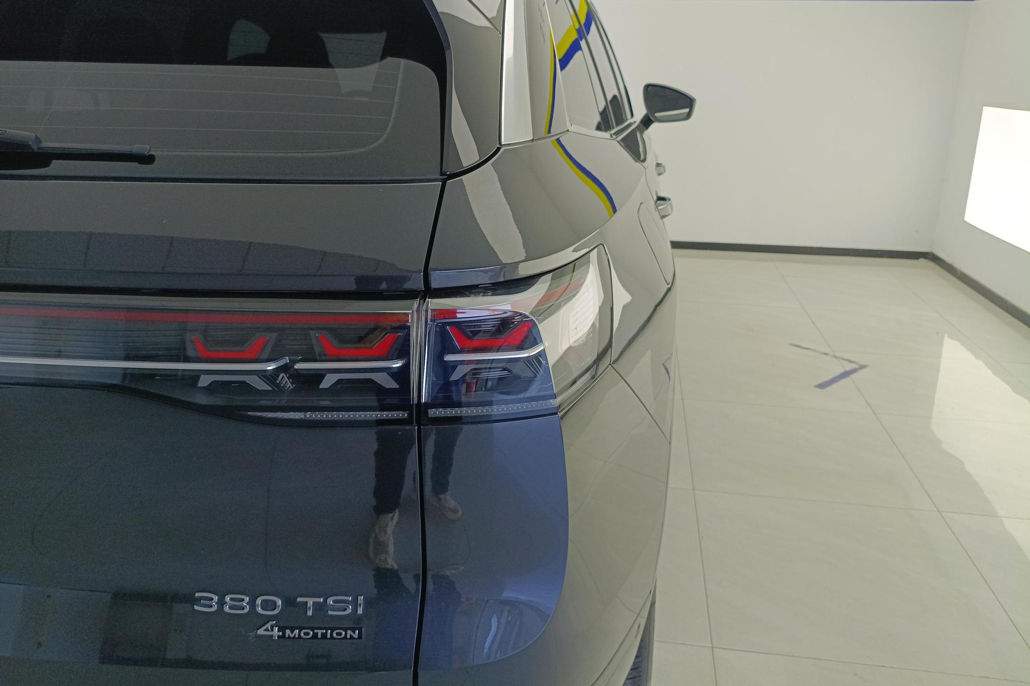 Volkswagen Tavendor 2023 380TSI R-Line