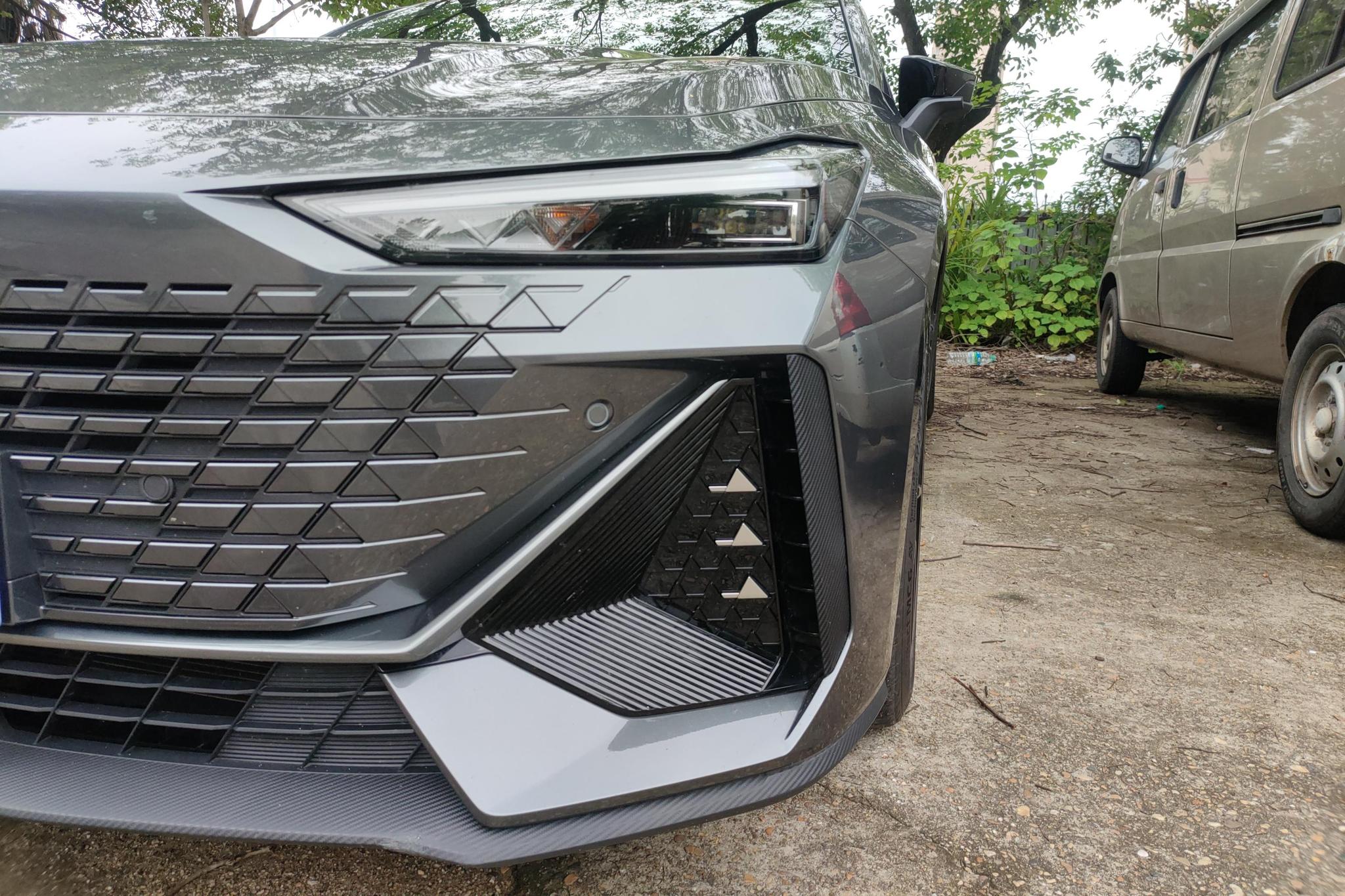 Changan UNI-V 2023 1.5T Luxury