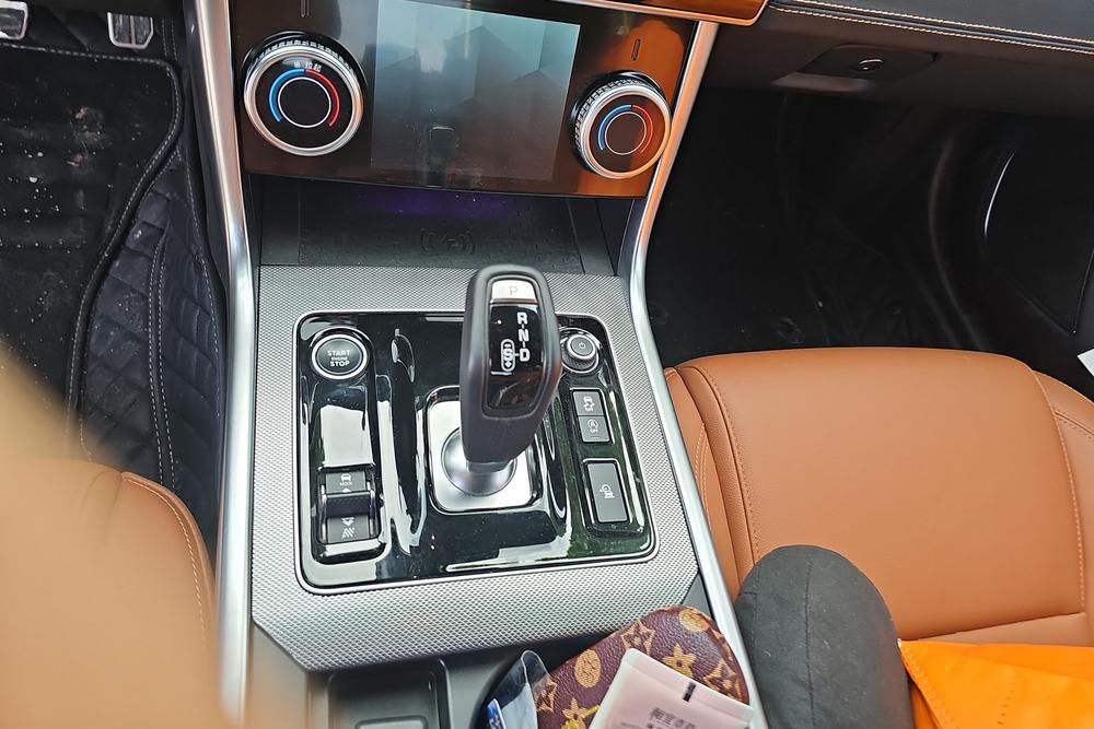 Jaguar XEL, фото 15