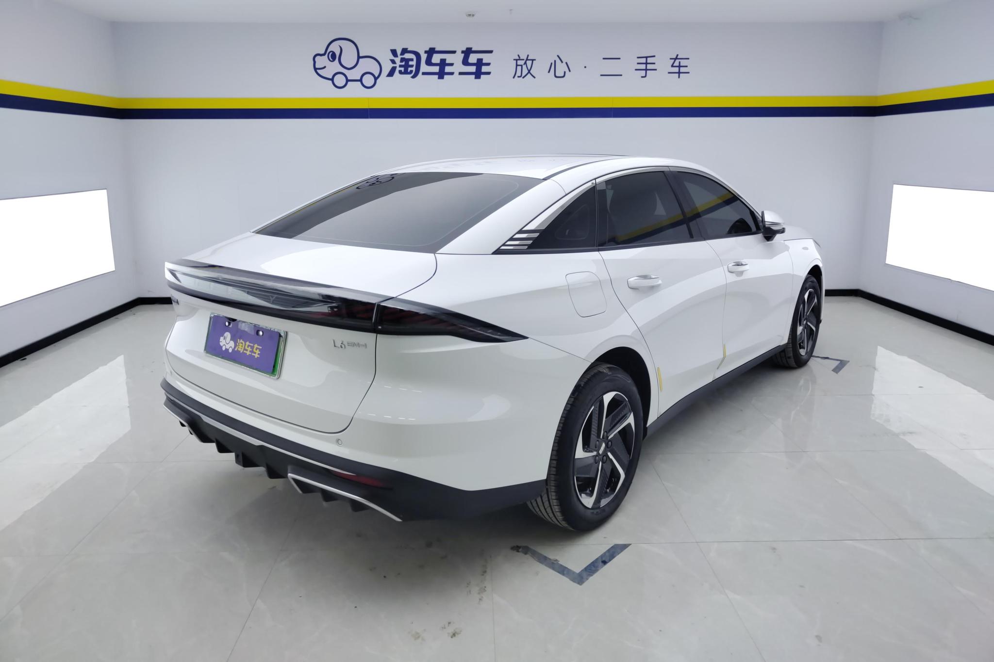 Geely Galaxy Galaxy L6 L6 2025 1.5 EM-i DHT 140KM +