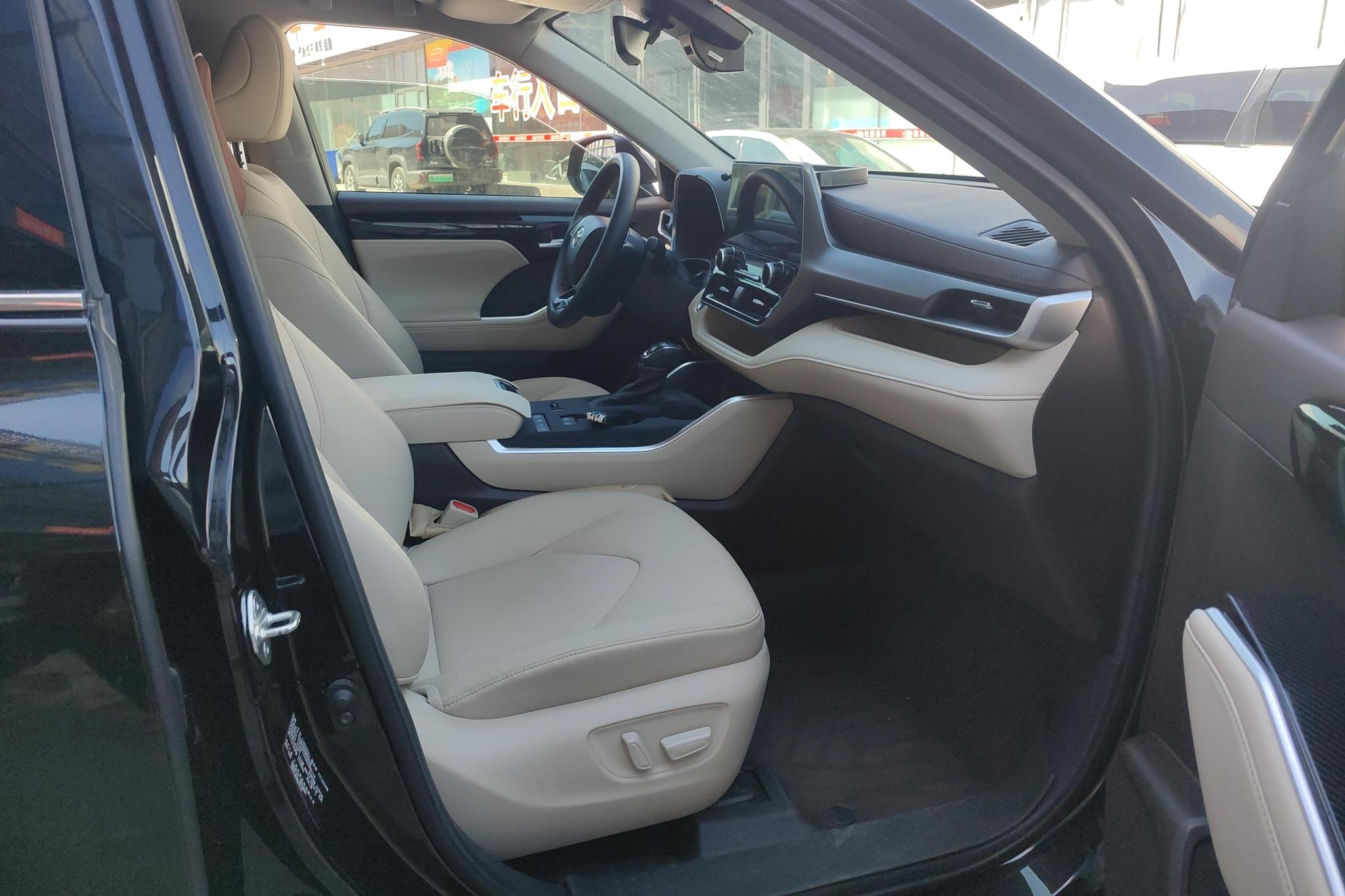 Toyota Highlander 2022 2.5L Luxury 7 мест