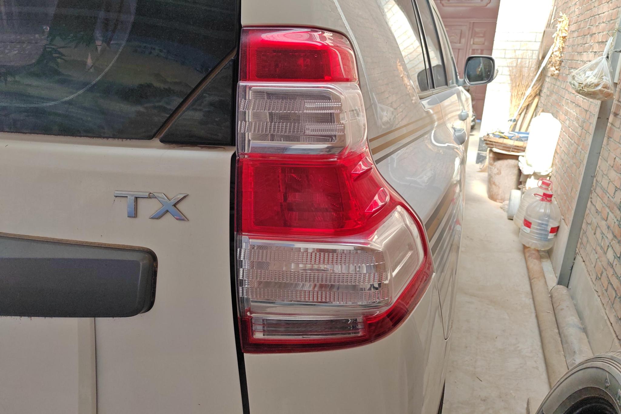 Toyota Land Cruiser Prado 2016 2.7L AT Standard