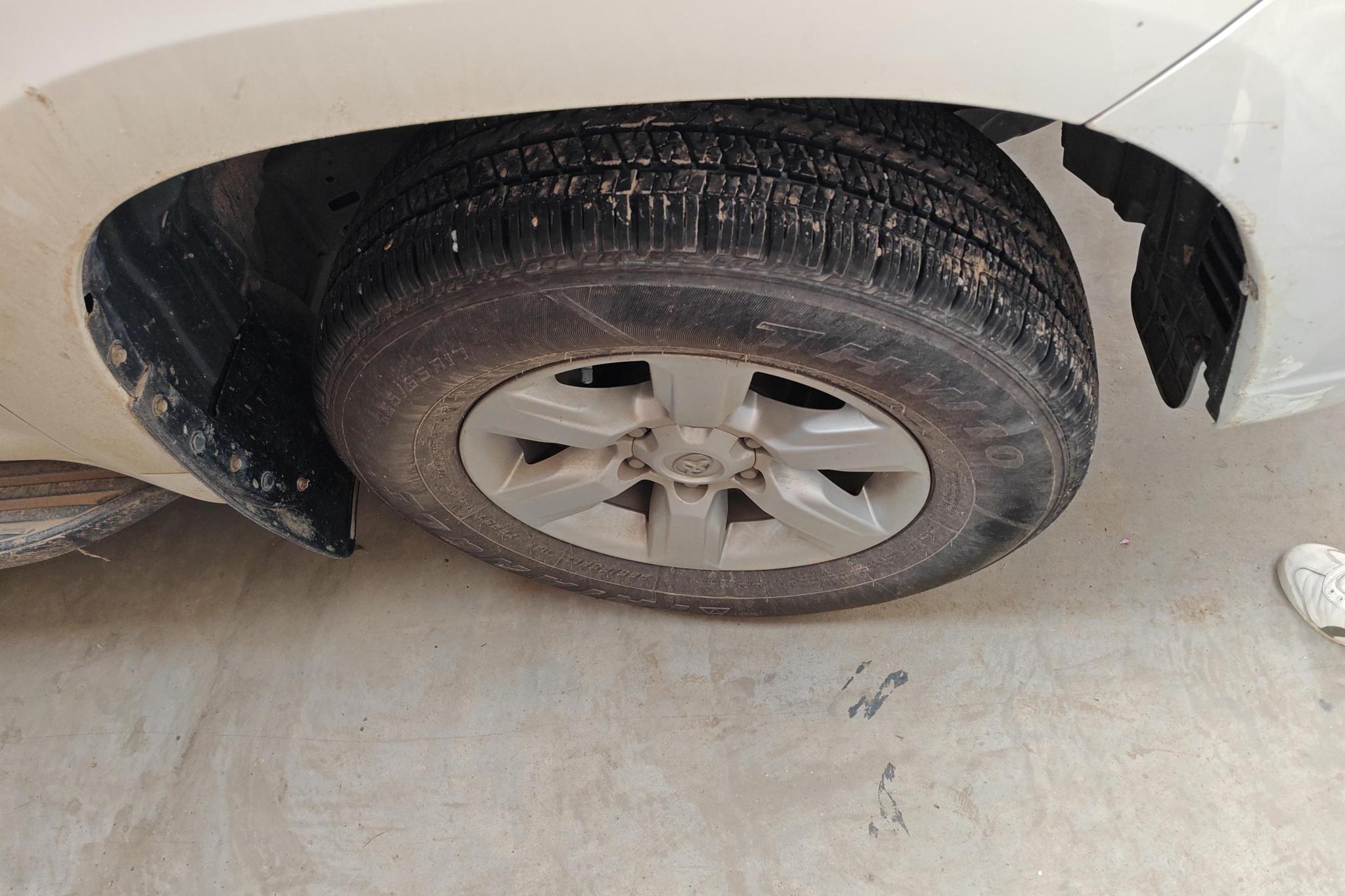 Toyota Land Cruiser Prado 2016 2.7L AT Standard