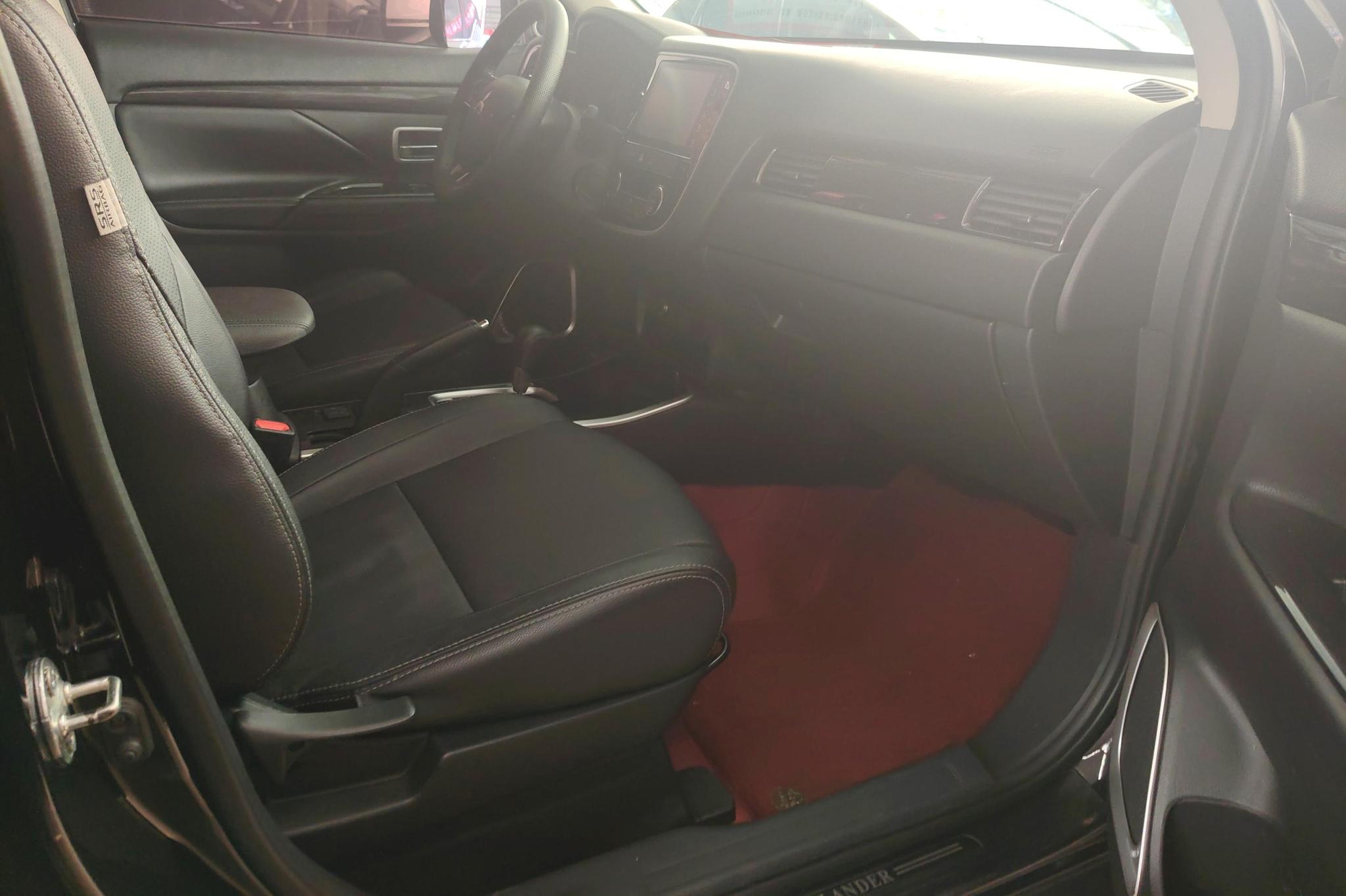 Mitsubishi Outlander 2017 2.0L 5 мест