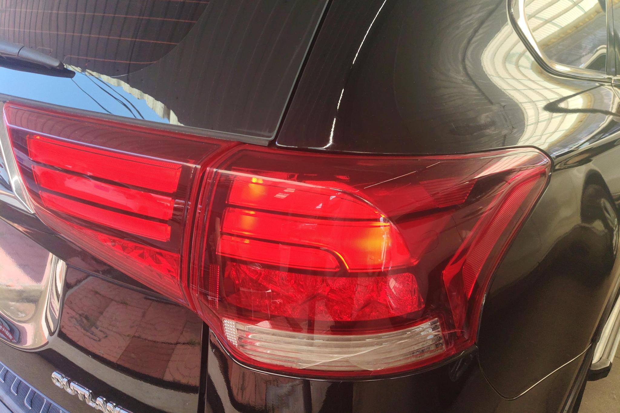 Mitsubishi Outlander 2017 2.0L 5 мест
