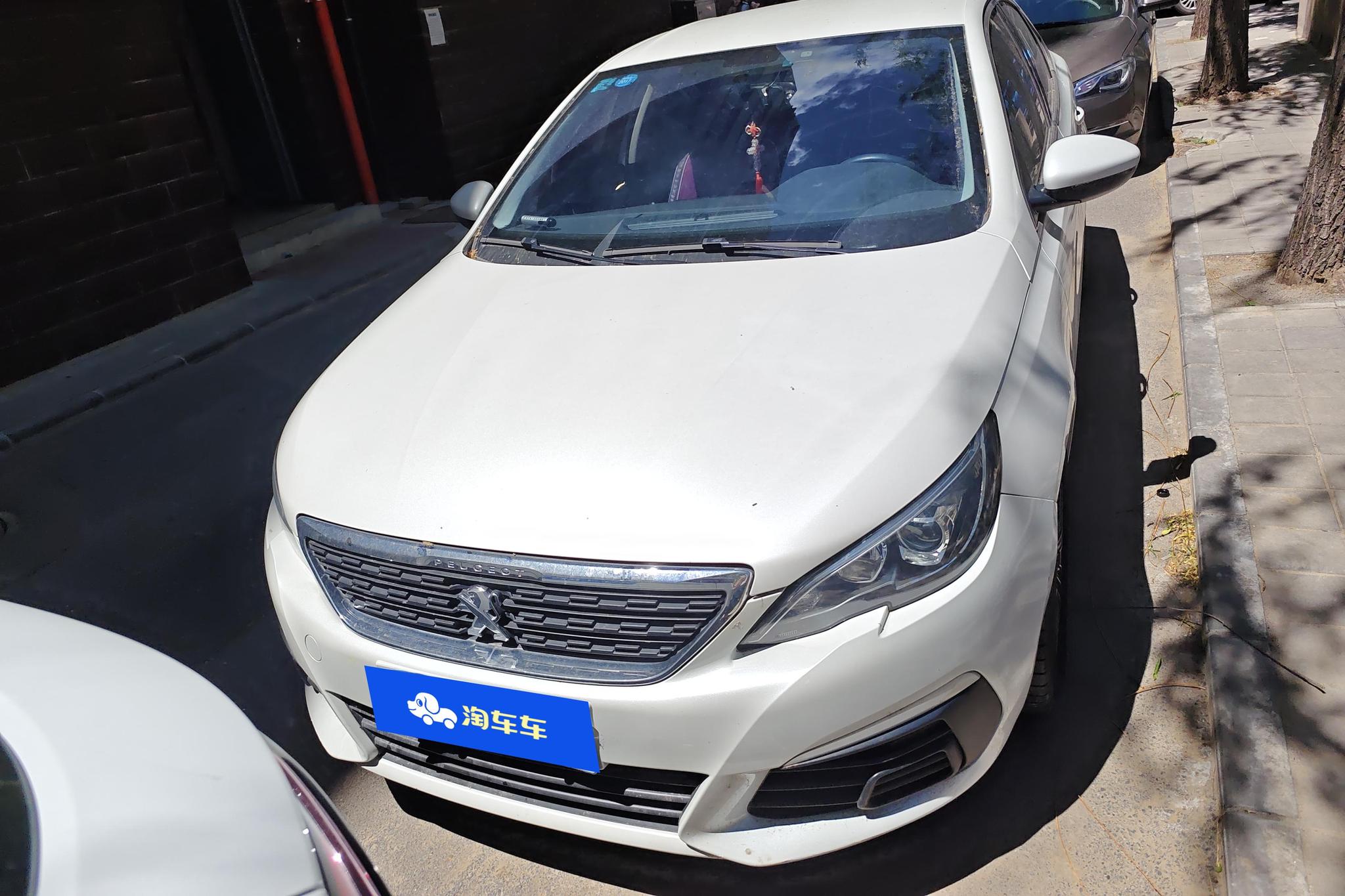 Peugeot 308 2016 1.6L AT Fashion