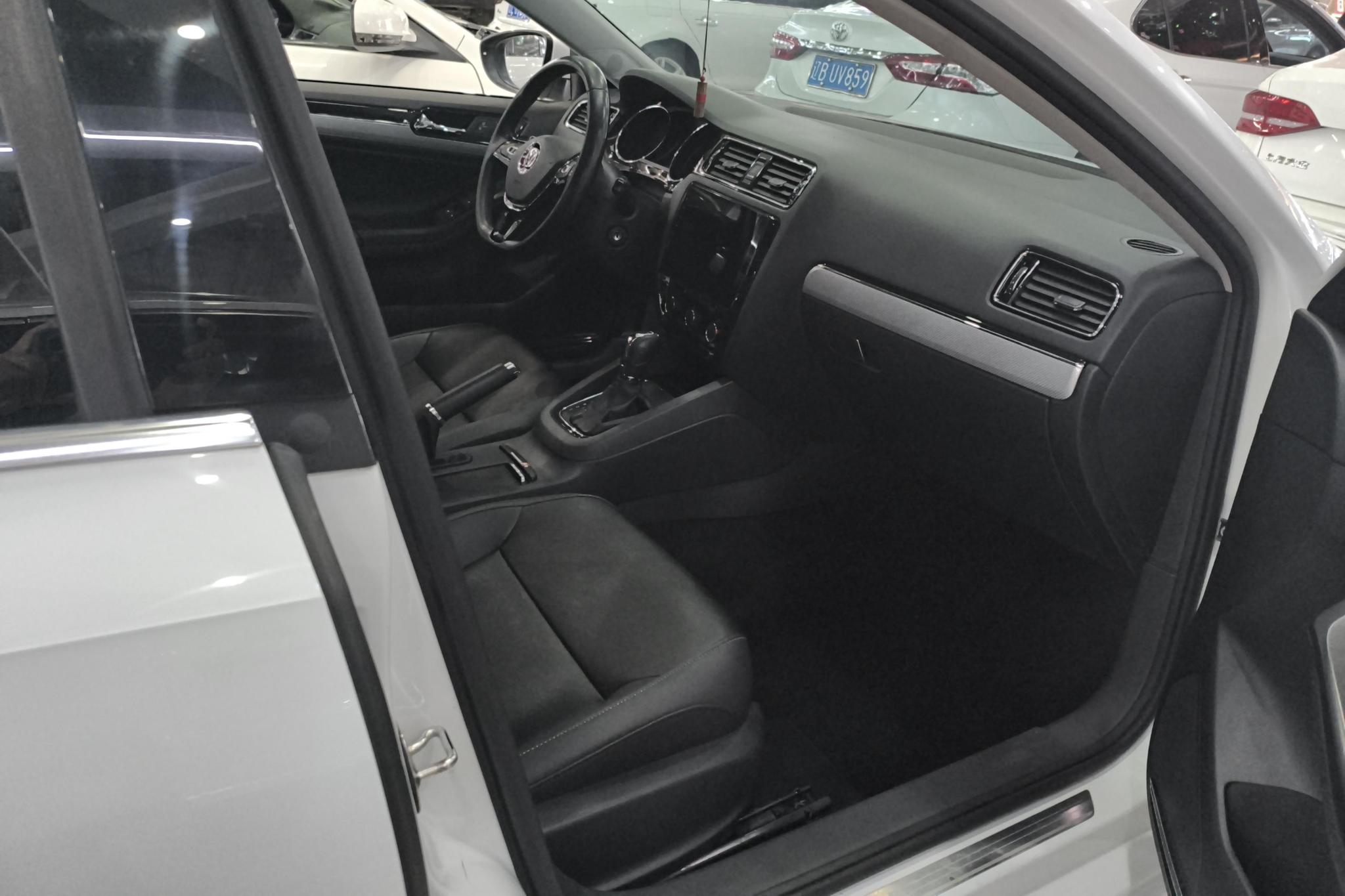 Volkswagen Sagitar 2015 230TSI AT Comfort