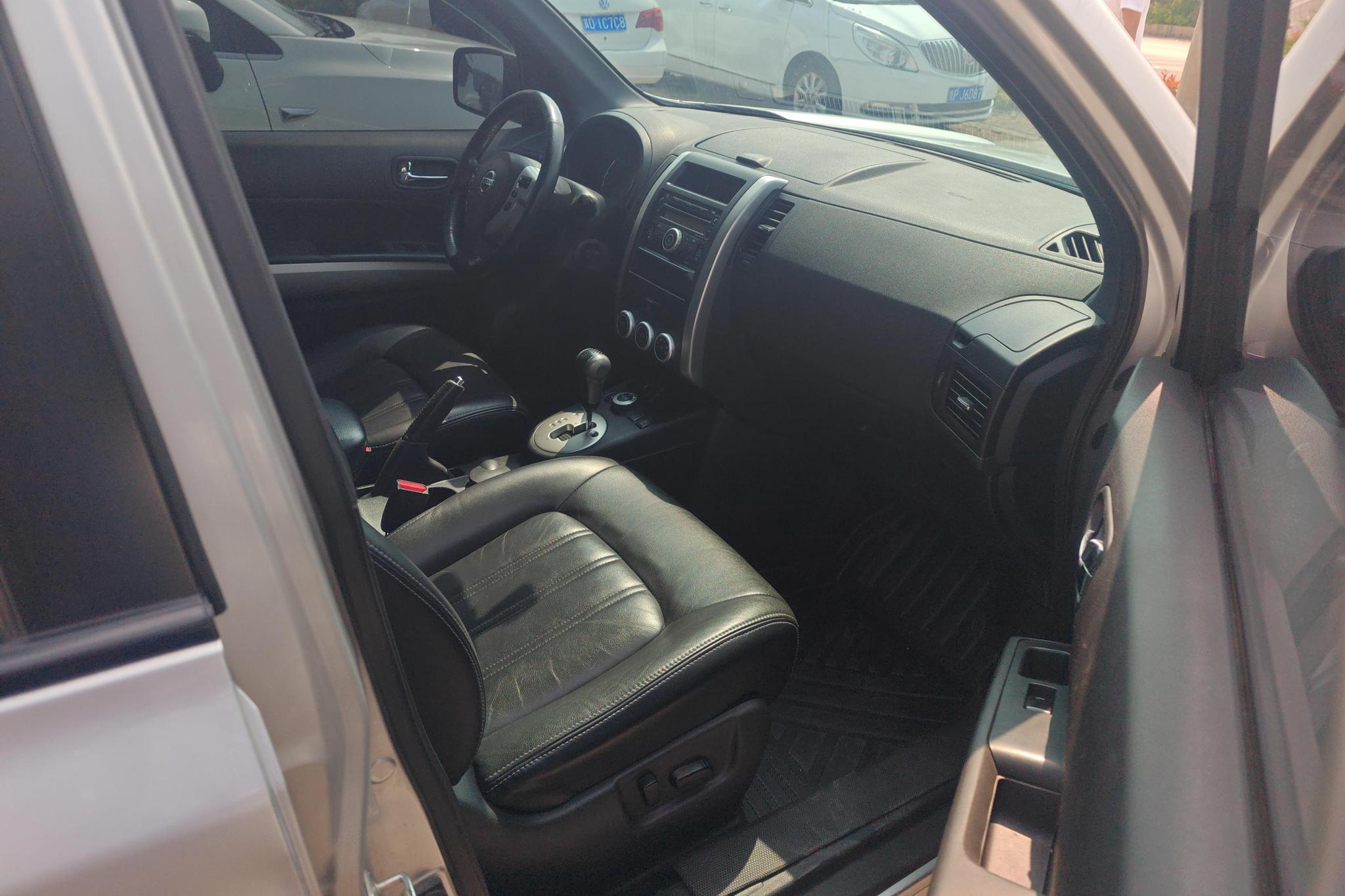 Nissan X-Trail 2012 2.5L CVT Luxury 4WD