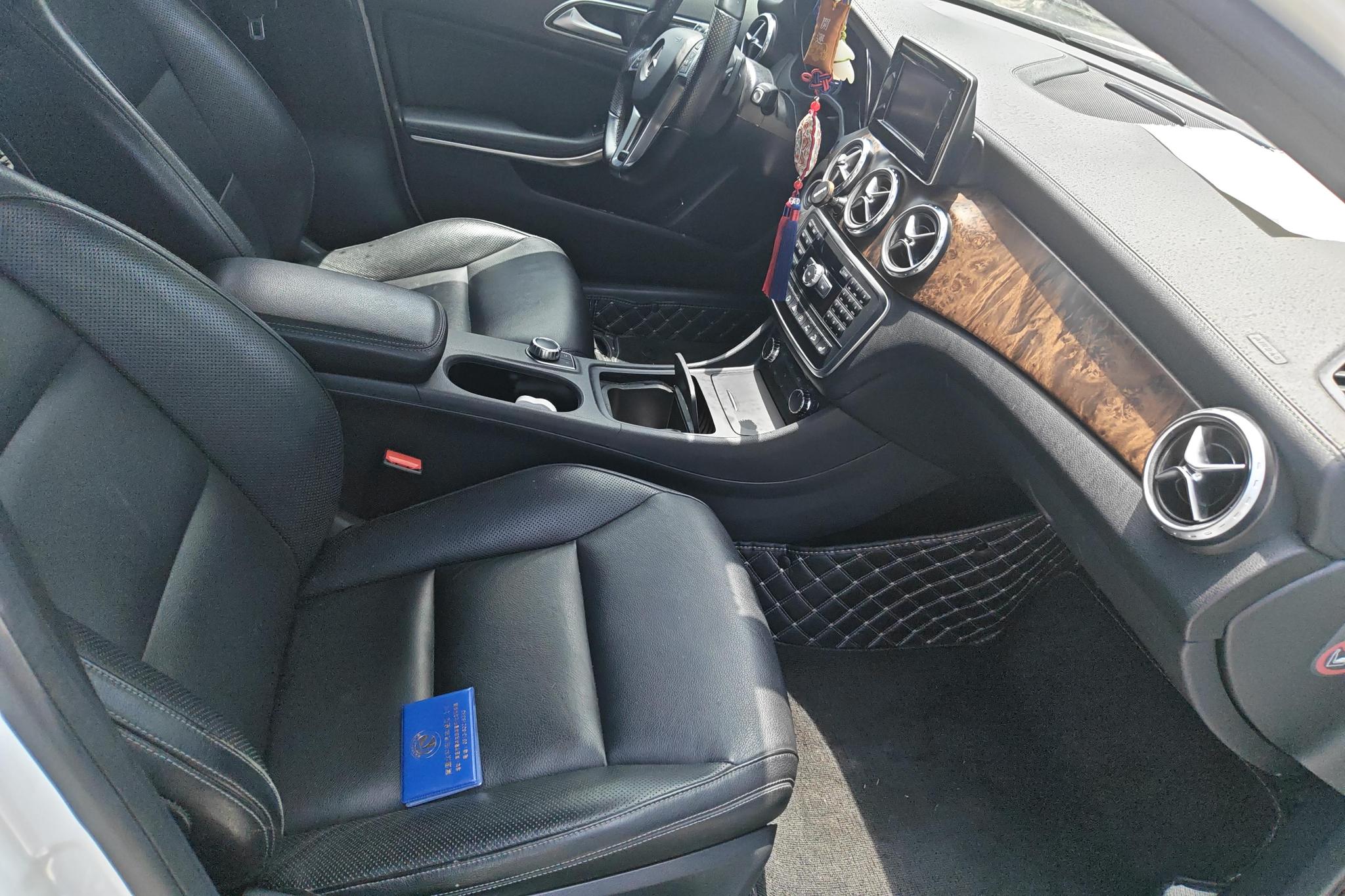 Mercedes-Benz GLA 2015 GLA 260 4MATIC Sport