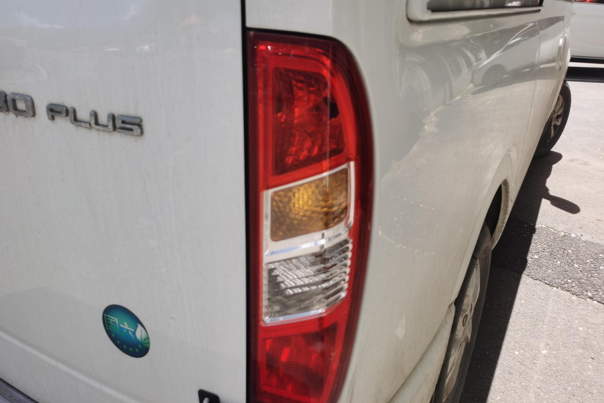 Maxus V80 2023 PLUS 2.0T AMT 5/6 мест