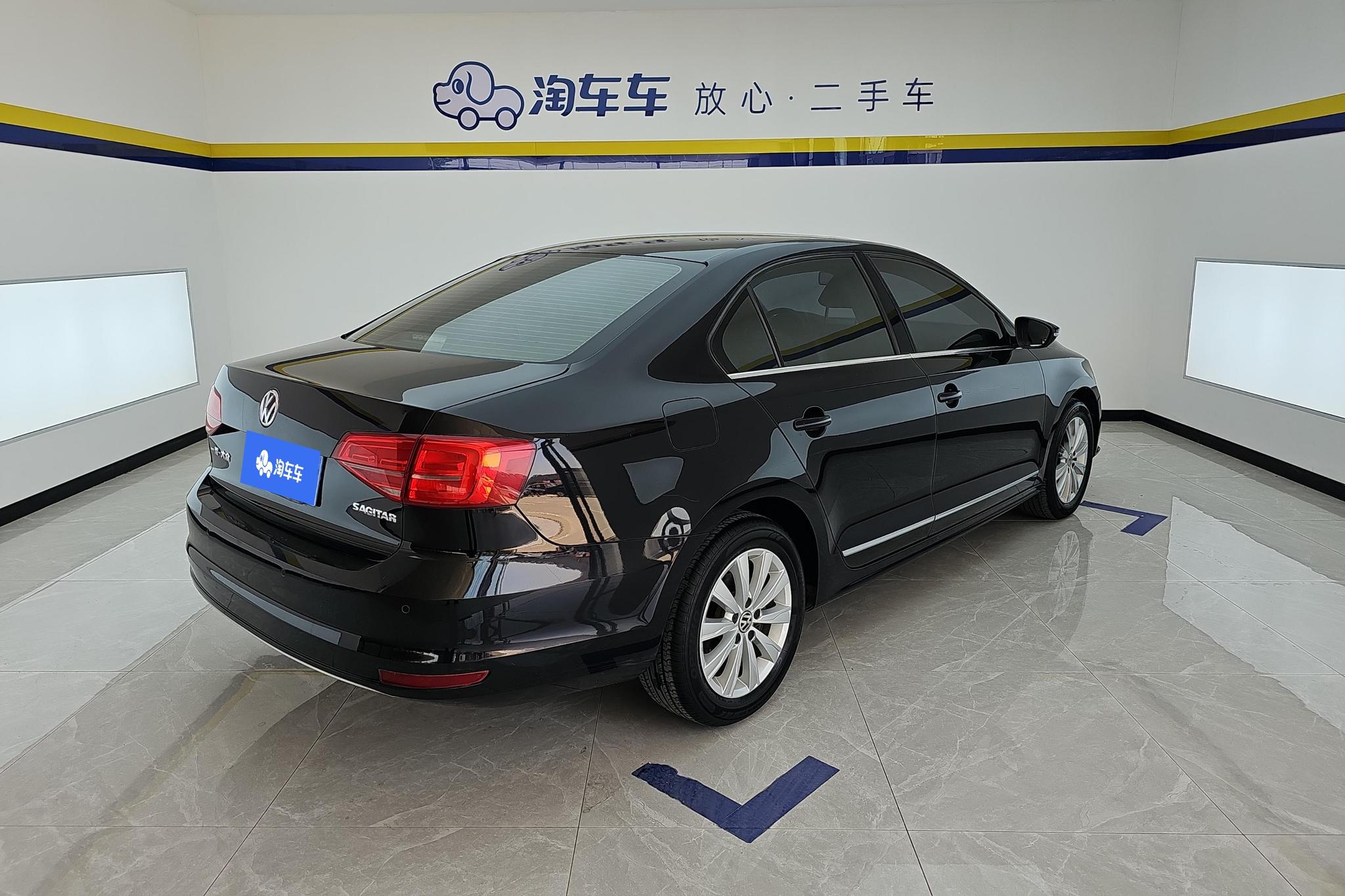 Volkswagen Sagitar 2015 1.6L MT Comfort