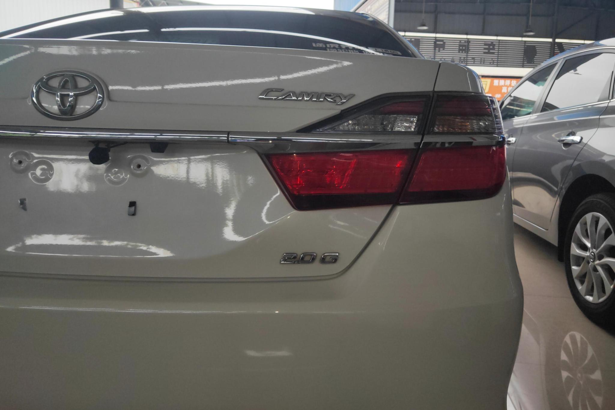 Toyota Camry 2015 2.0G Luxury