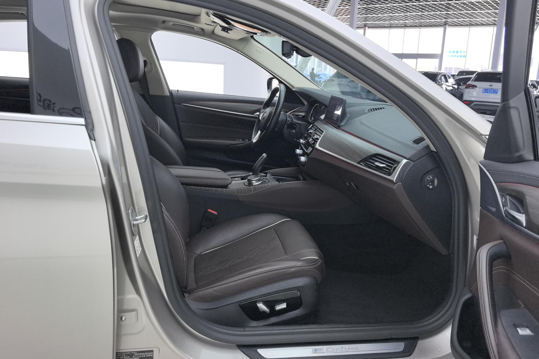 BMW 5 серииPHEV 5 PHEV 2018 530Le Luxury