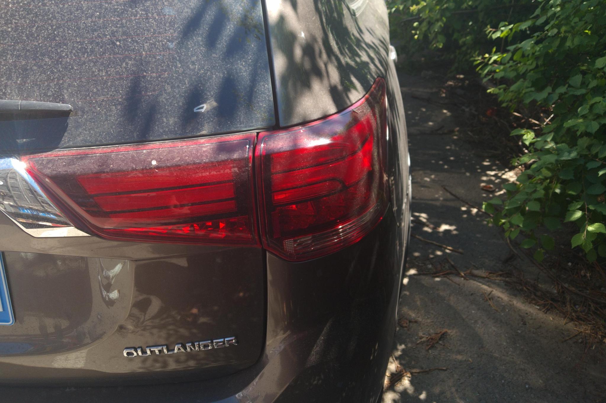 Mitsubishi Outlander 2018 2.4L Elite 5 мест