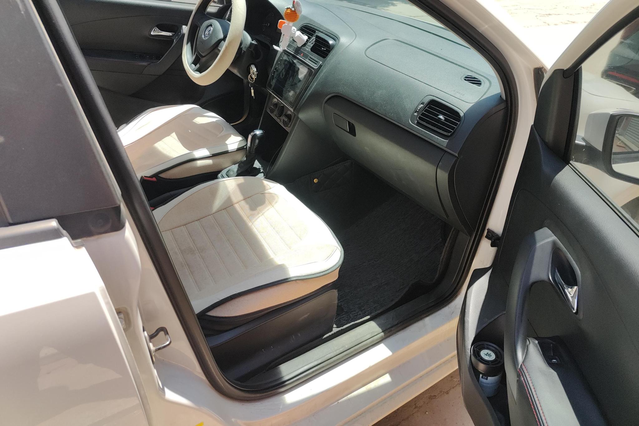 Volkswagen Polo 2016 1.4L AT