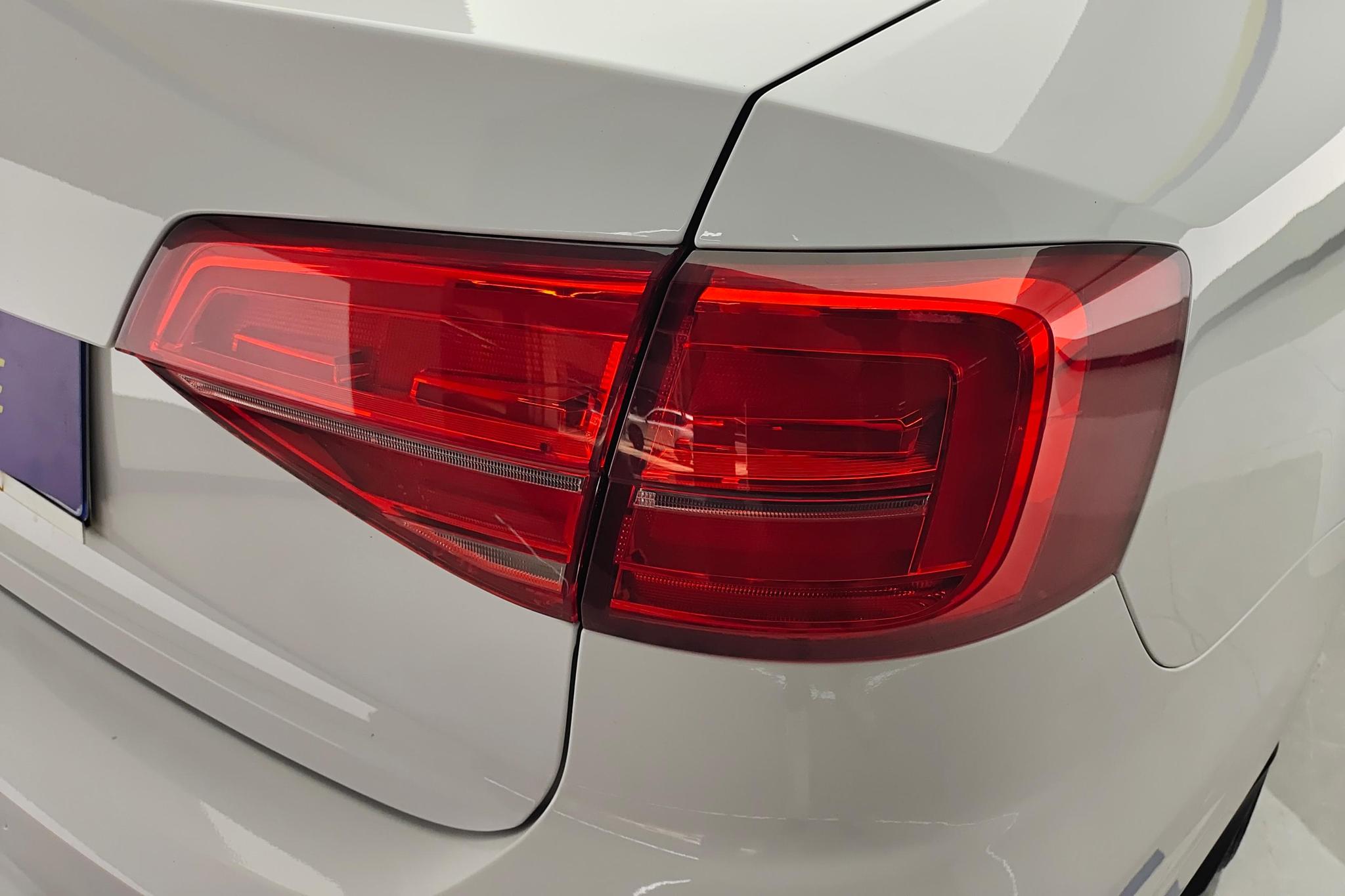 Volkswagen Sagitar 2015 1.6L AT Comfort