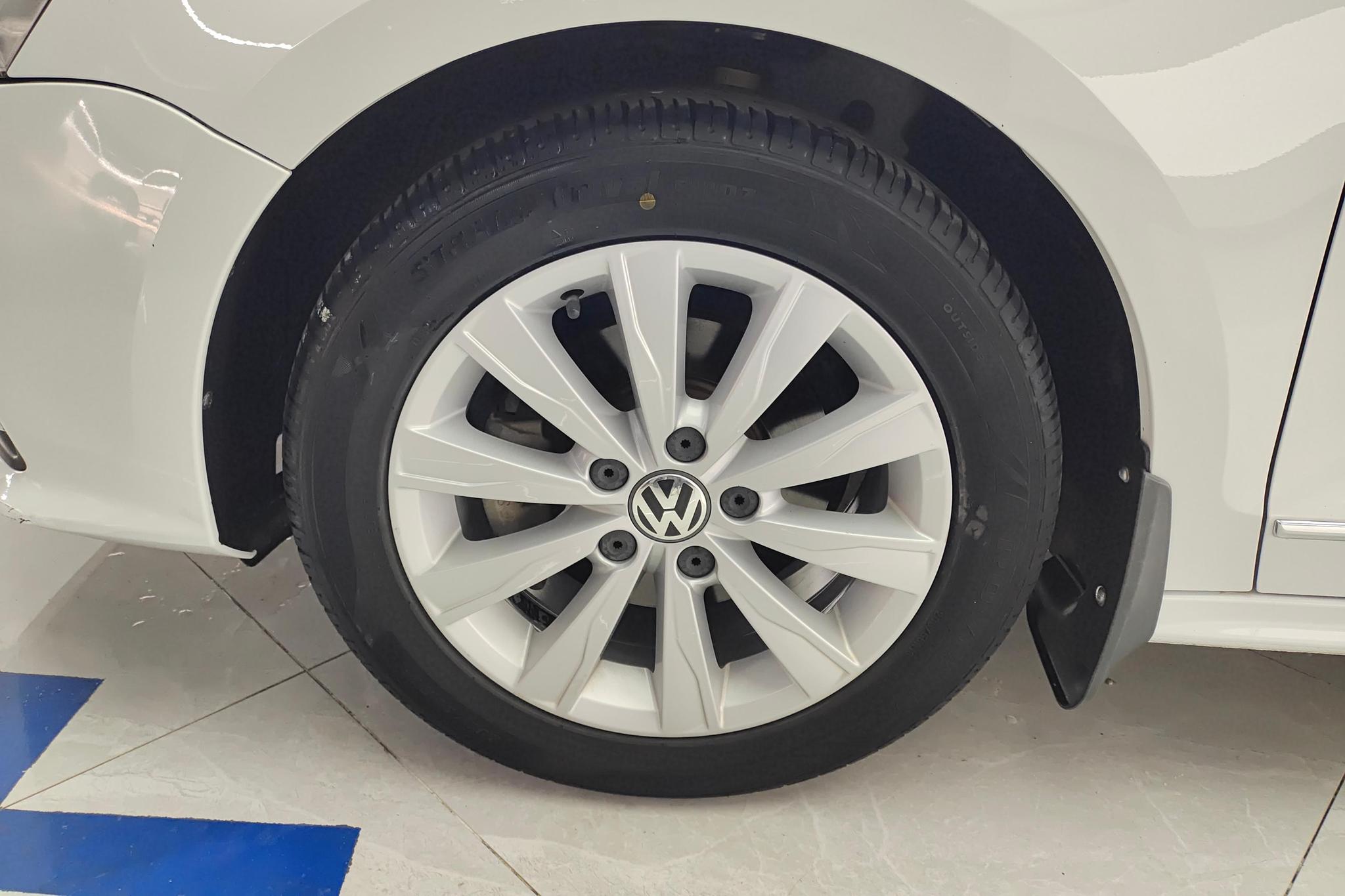 Volkswagen Sagitar 2015 1.6L AT Comfort