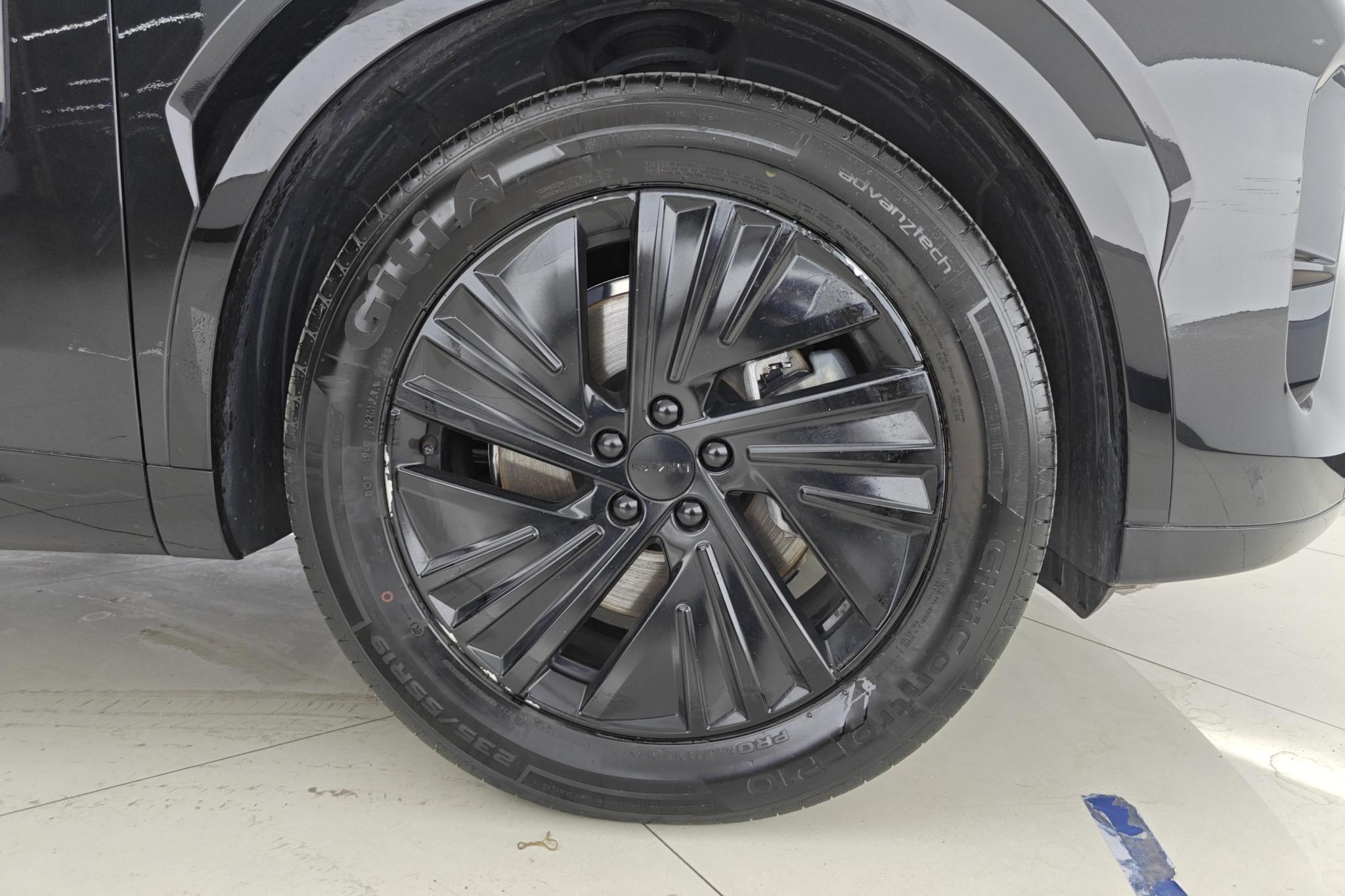Lynk & Co 08 EM-P 2025 120 Pro