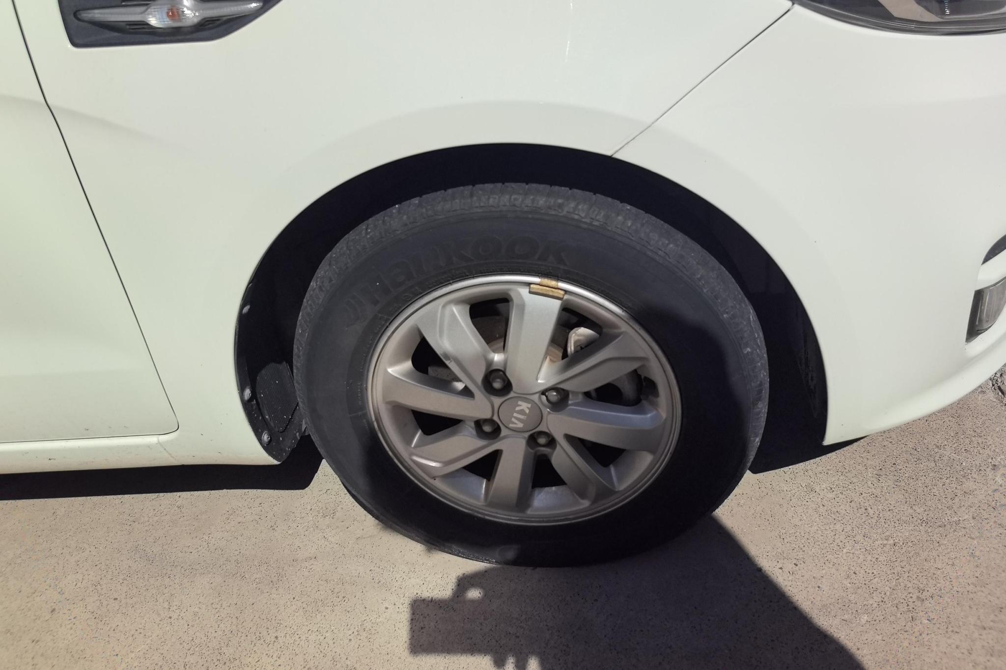Kia K2 2015 1.4L MT GLS
