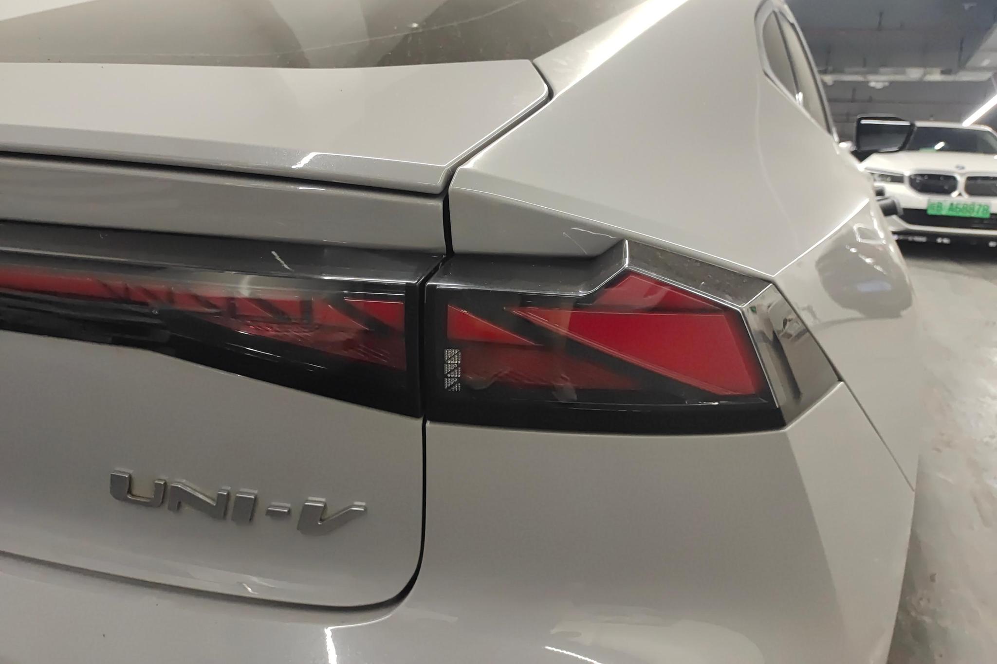 Changan UNI-V 2023 1.5T Luxury