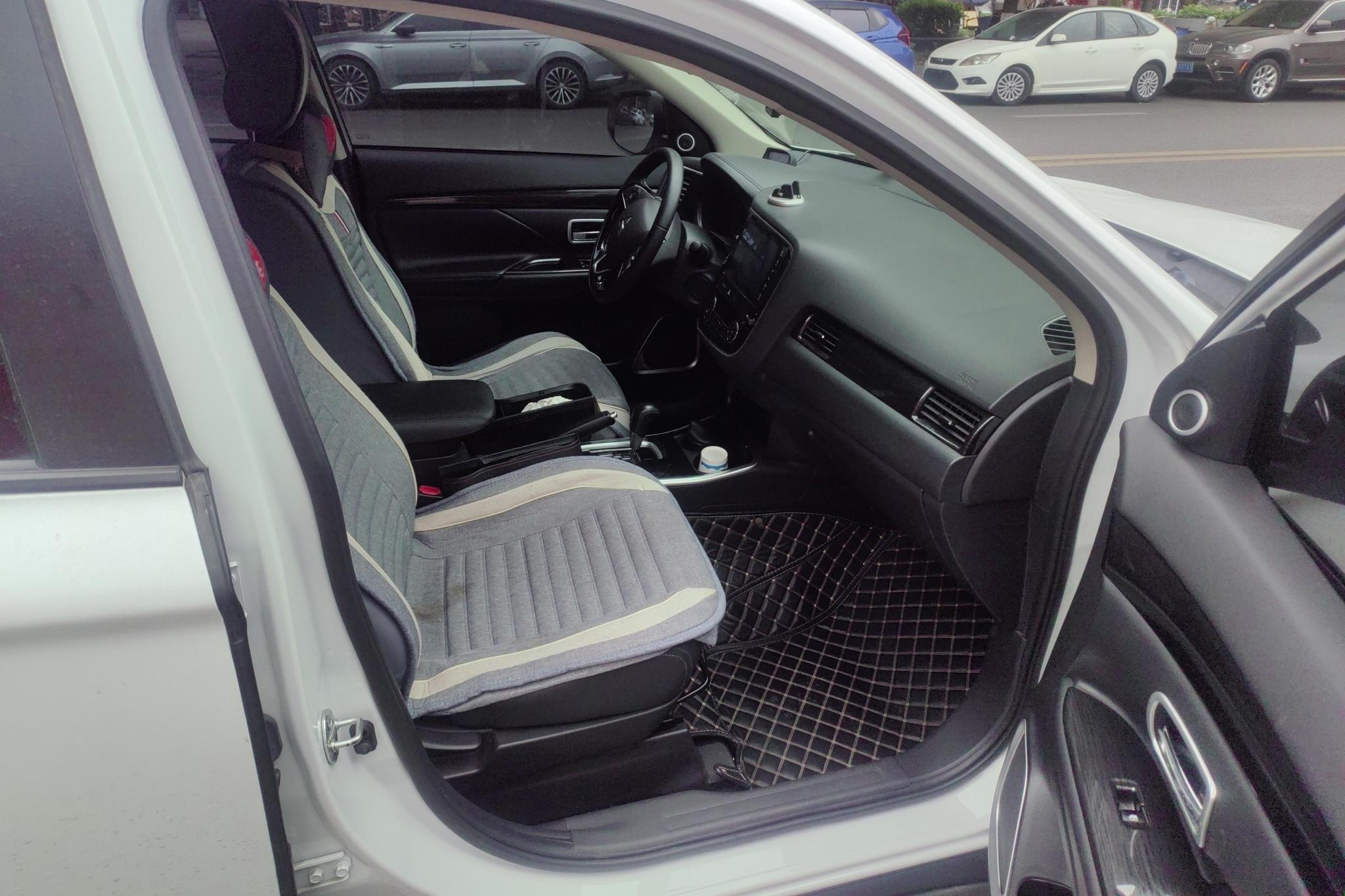 Mitsubishi Outlander 2018 2.0L 5 мест