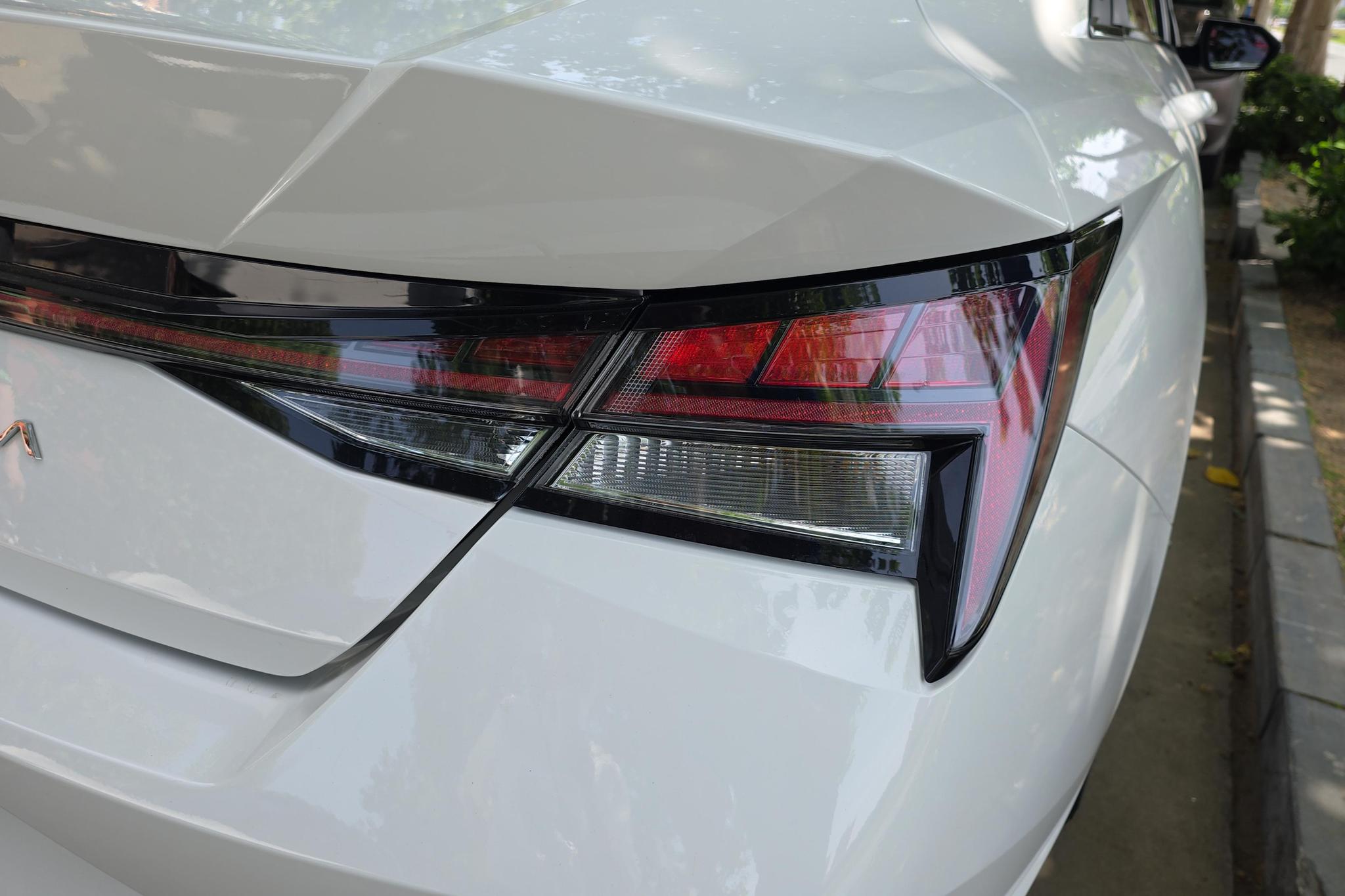 Hyundai Elantra 2021 1.5L CVT LUX Luxury