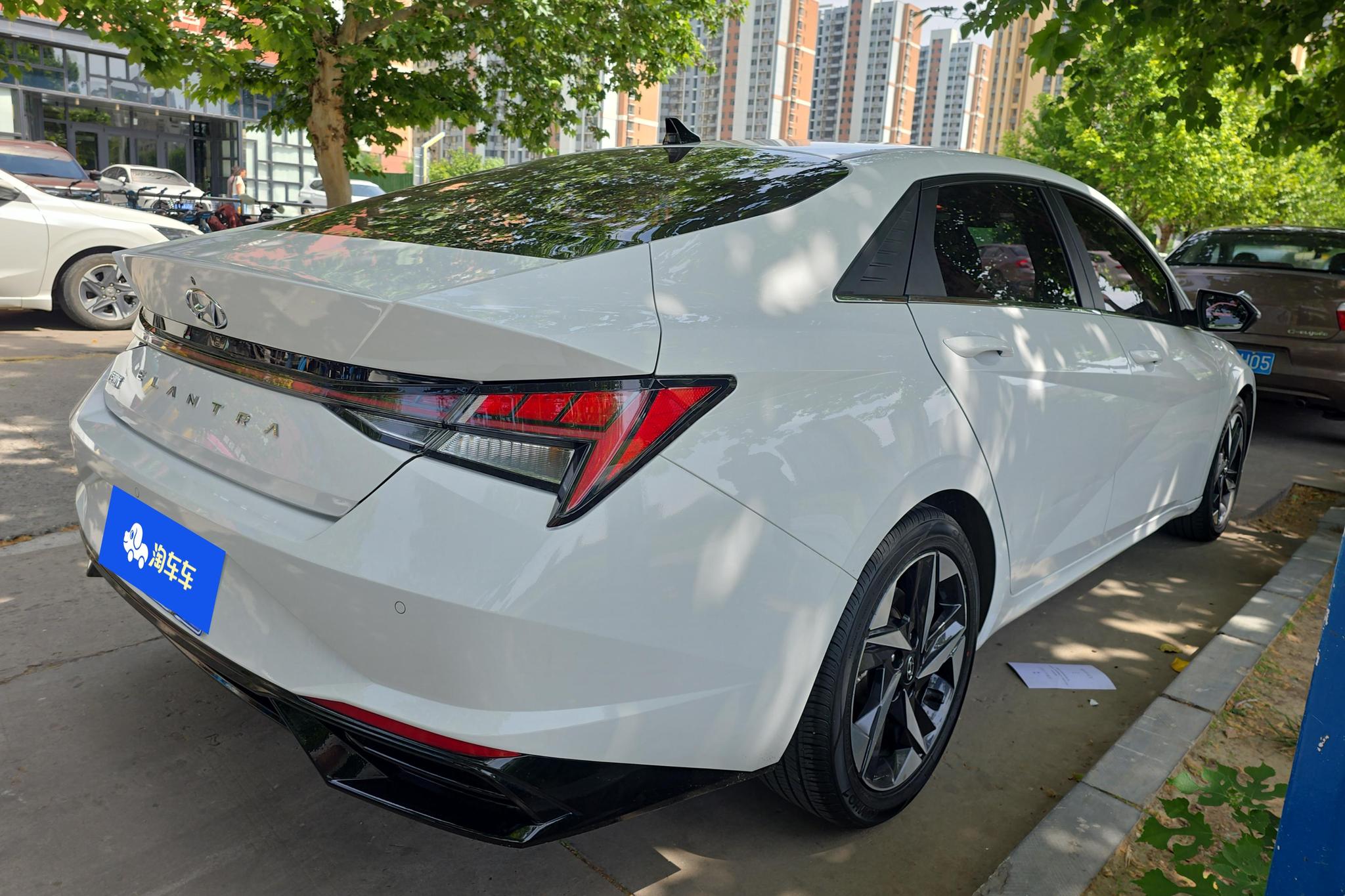 Hyundai Elantra 2021 1.5L CVT LUX Luxury