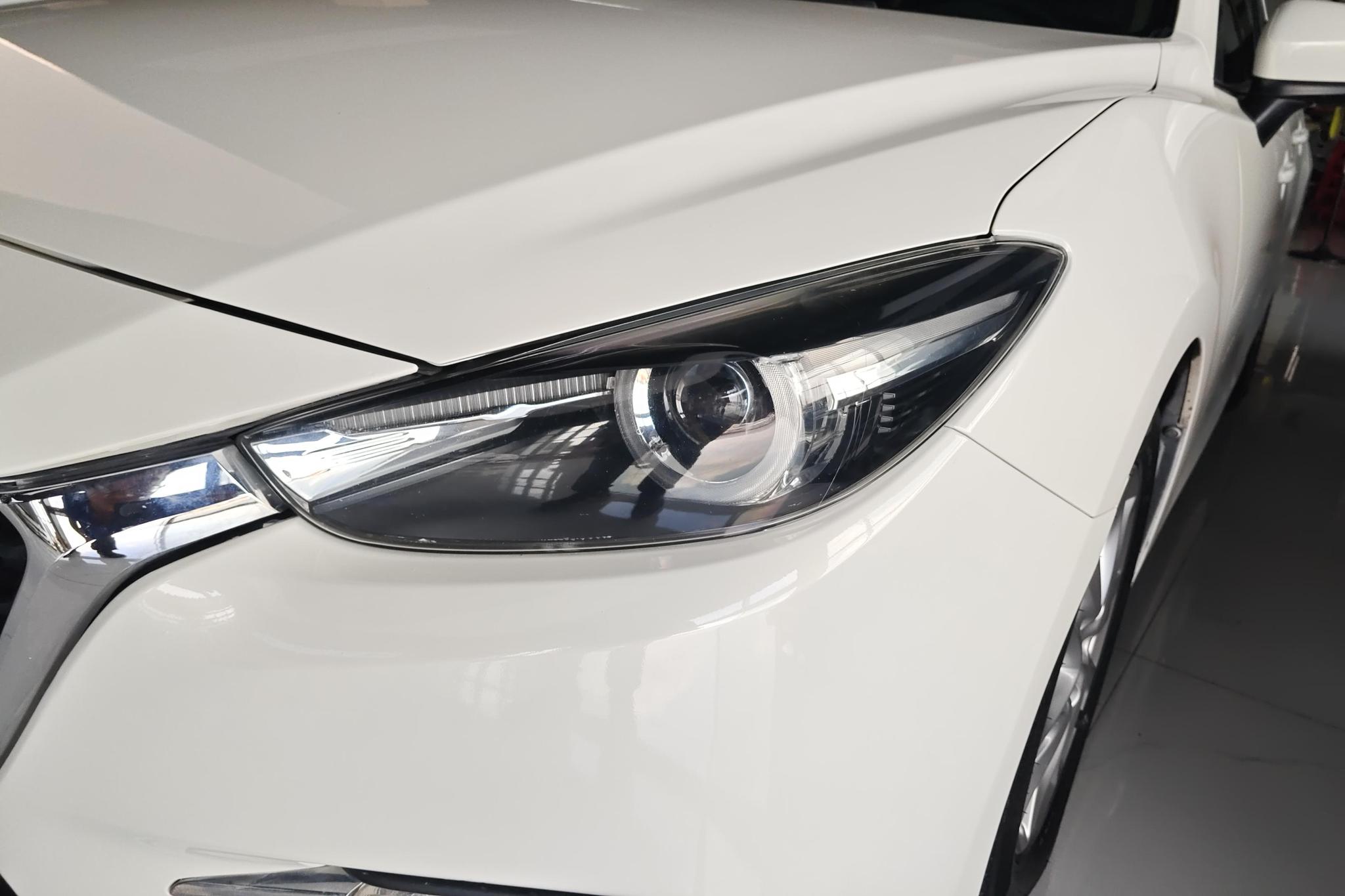 Mazda Mazda3 3 2017 1.5L AT Luxury V