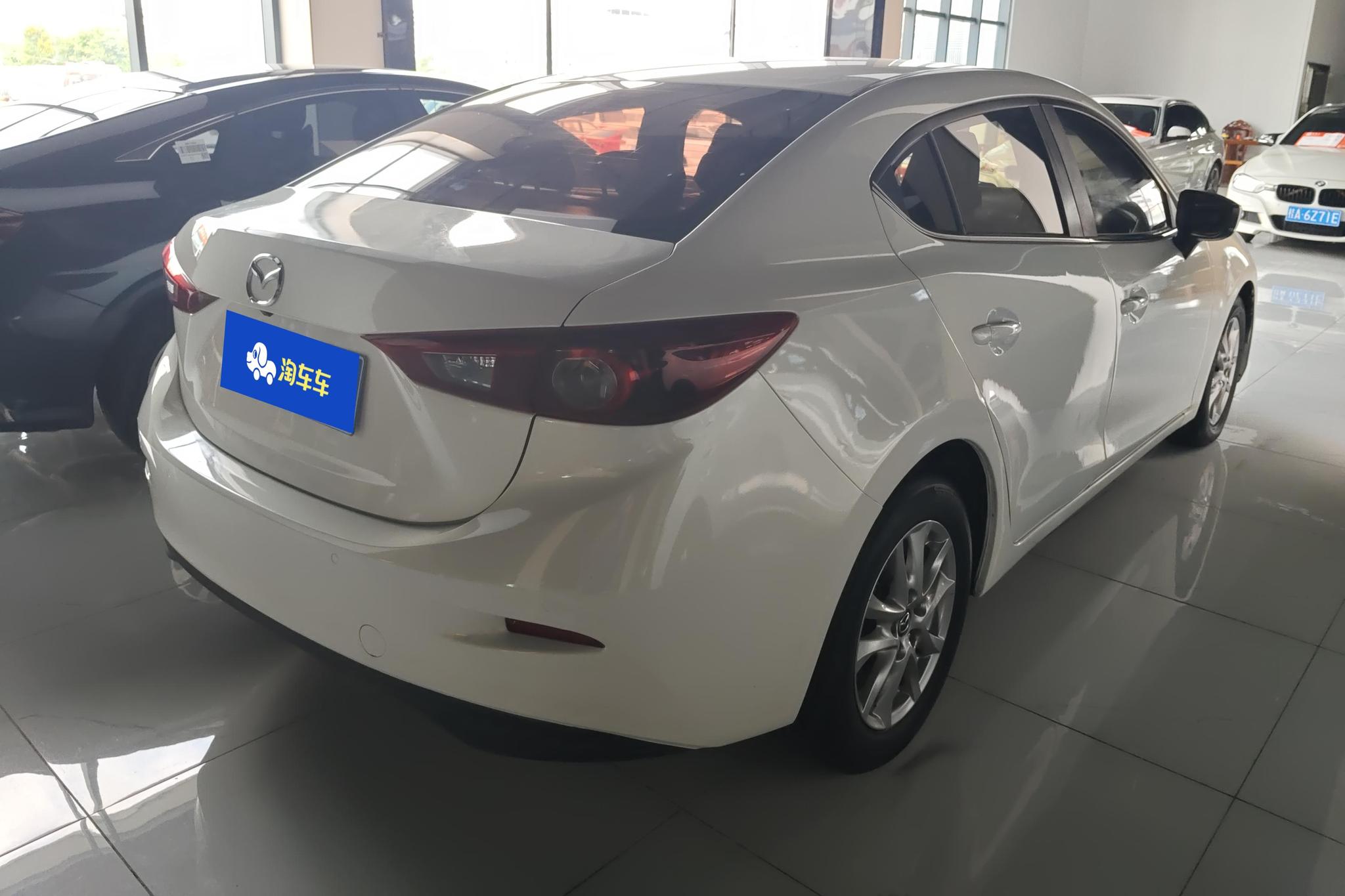 Mazda Mazda3 3 2017 1.5L AT Luxury V