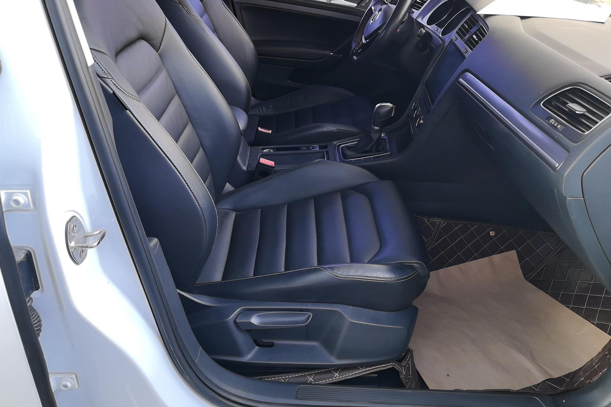 Volkswagen Golf 2016 230TSI AT Luxury