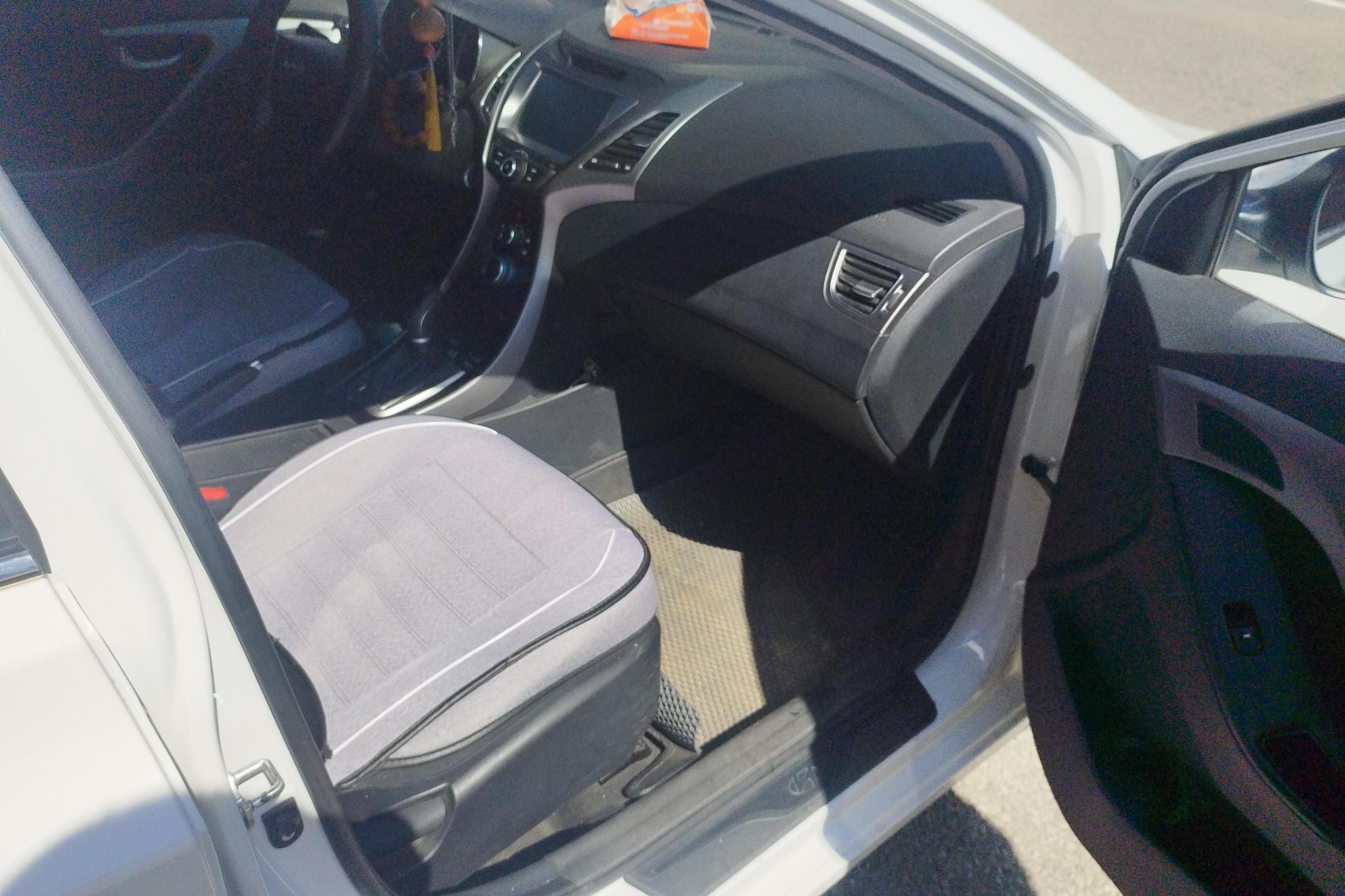 Hyundai Elantra 2015 1.6L AT Lead