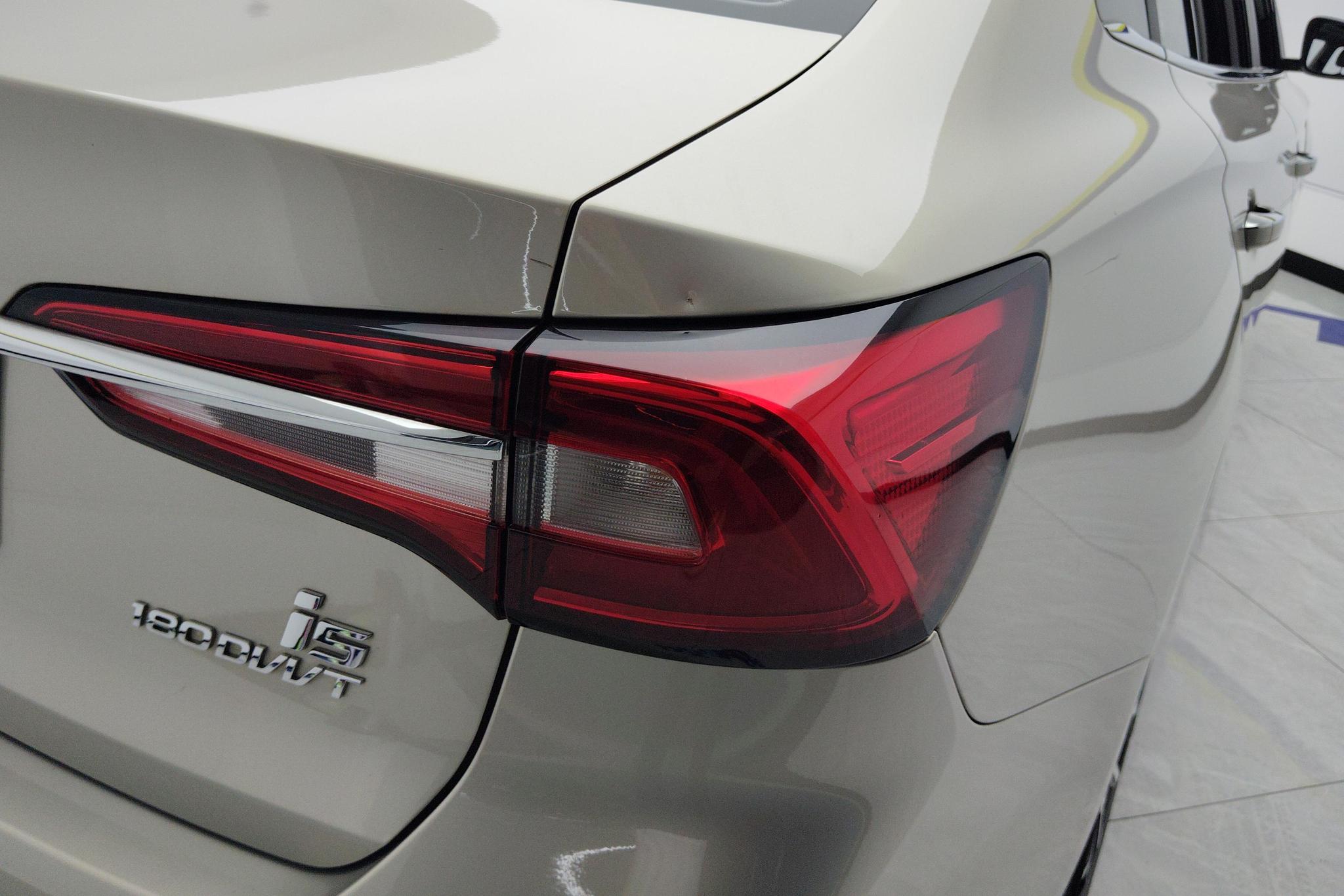 Roewe i5 2020 1.5L AT 4G Flagship