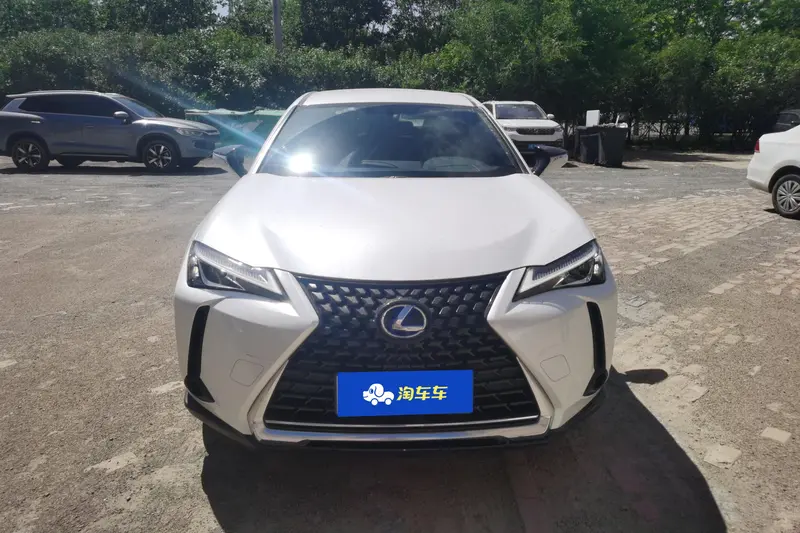 Lexus UX — фото 2