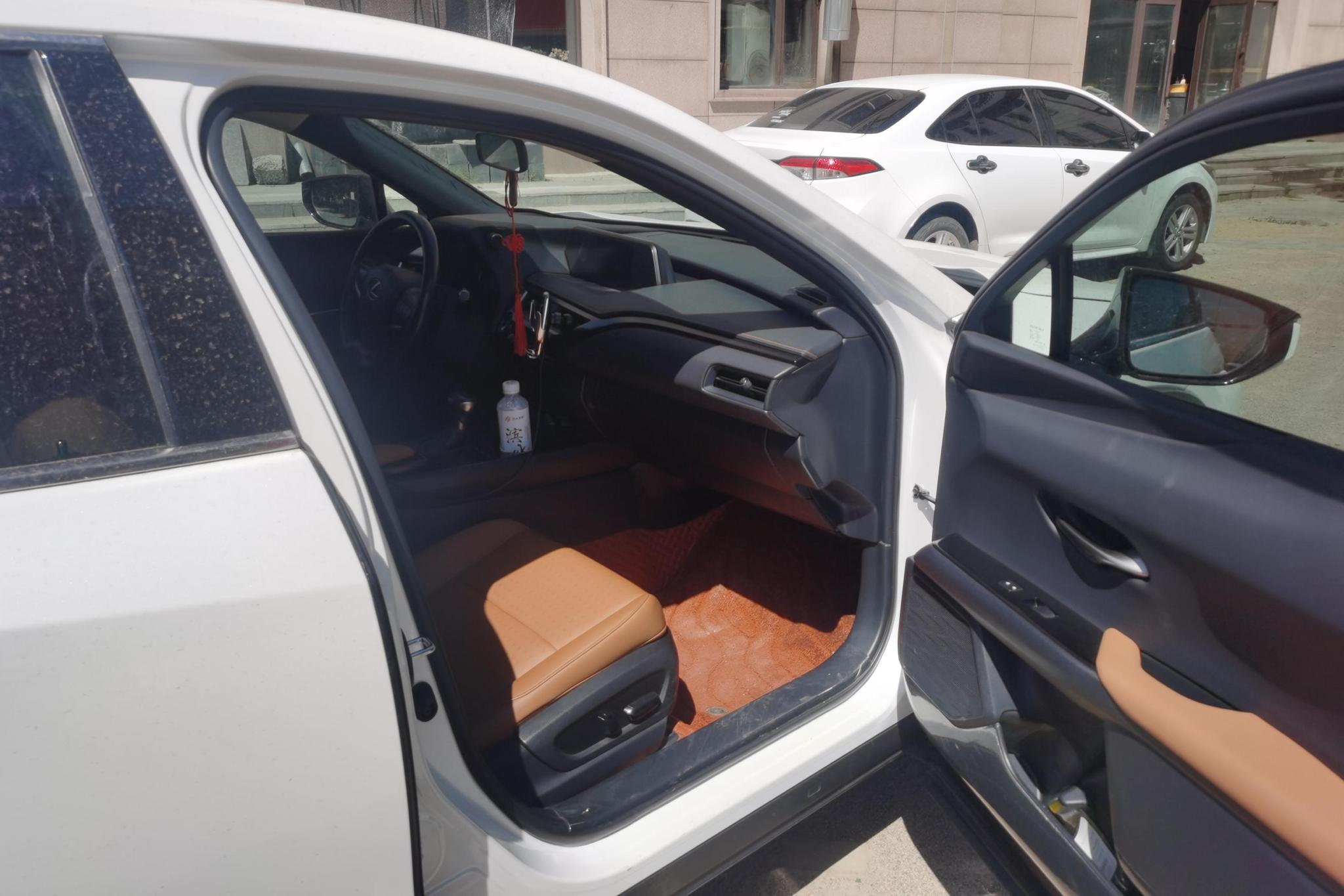 Lexus UX 2020 260h VI
