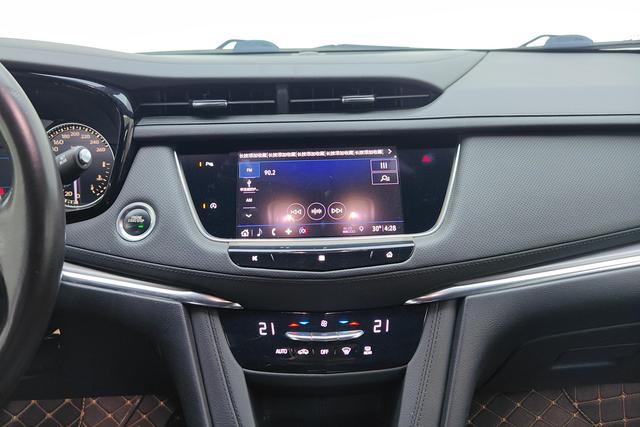 Cadillac XT5 2020 — фото 13