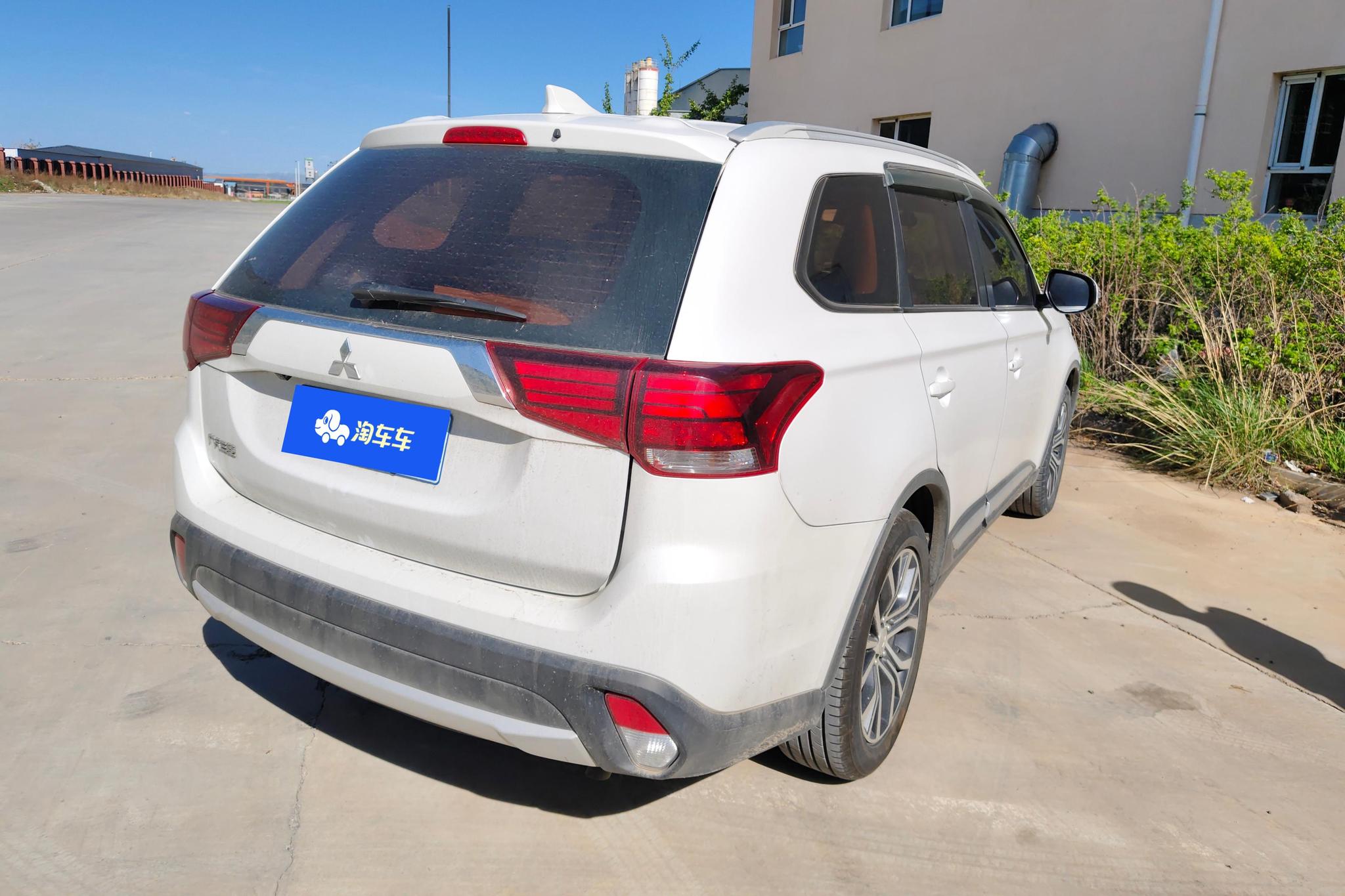 Mitsubishi Outlander 2017 2.0L 5 мест