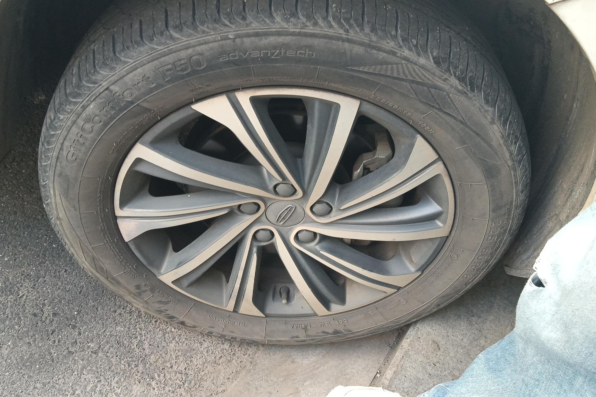 Geely Vision X6 X6 2020 1.4T CVT Luxury