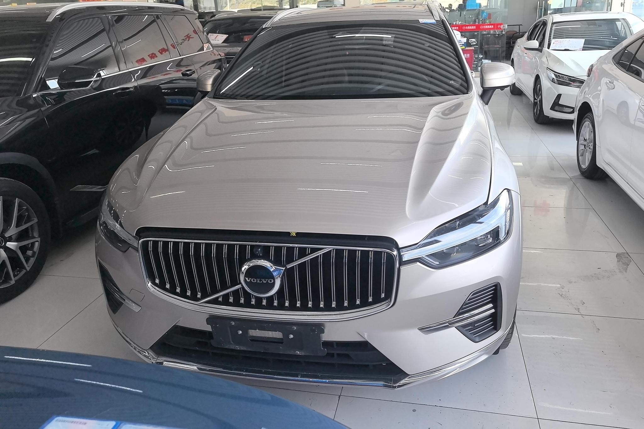 Volvo XC60 2023 B5 Luxury