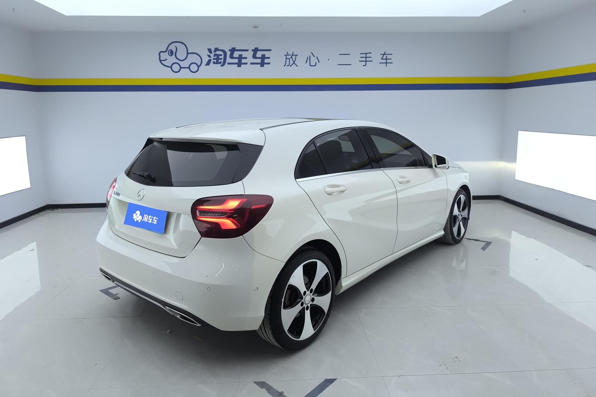 Mercedes-Benz A-Class A 2016 A 200 Fashion
